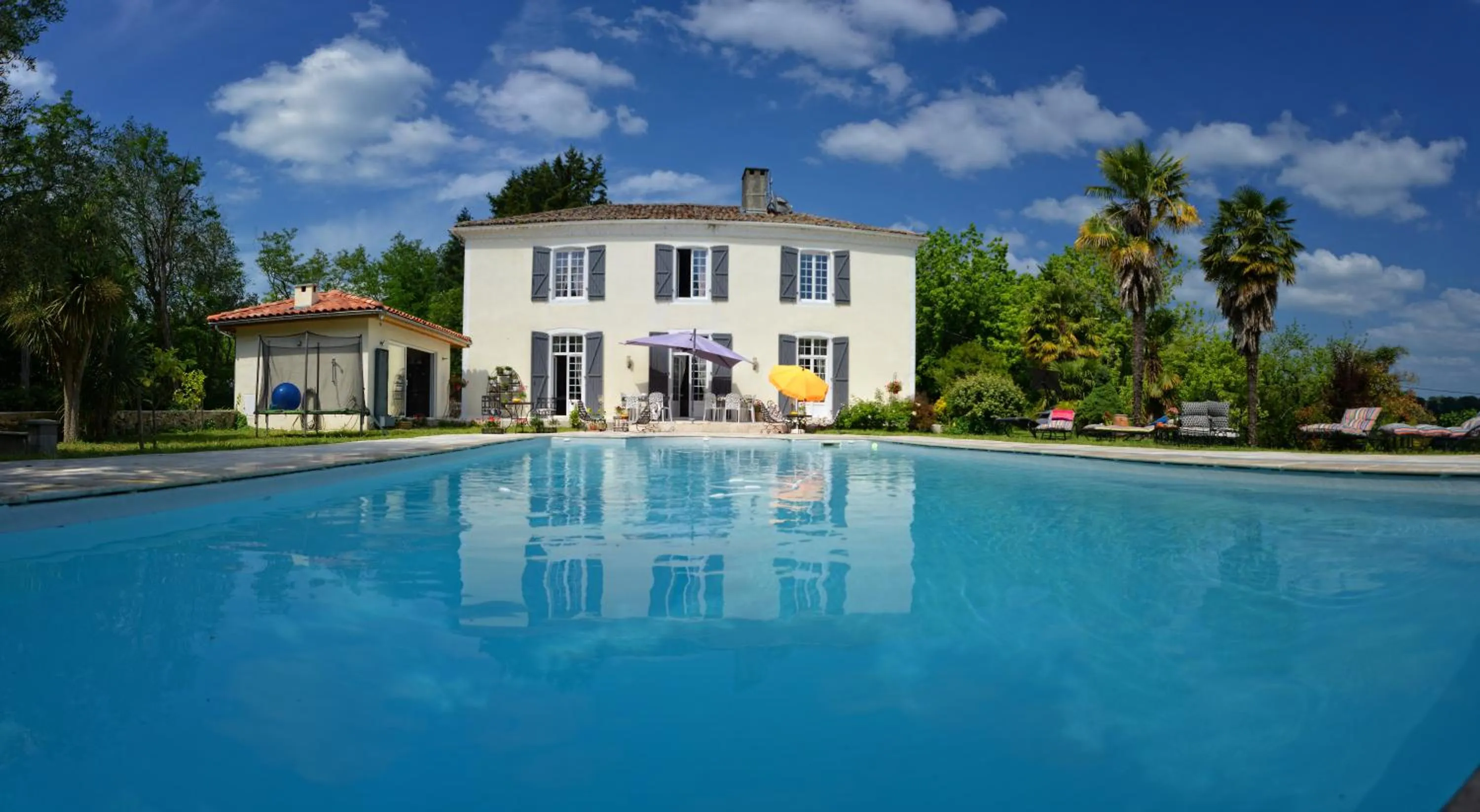 Property building in Maison Matachot