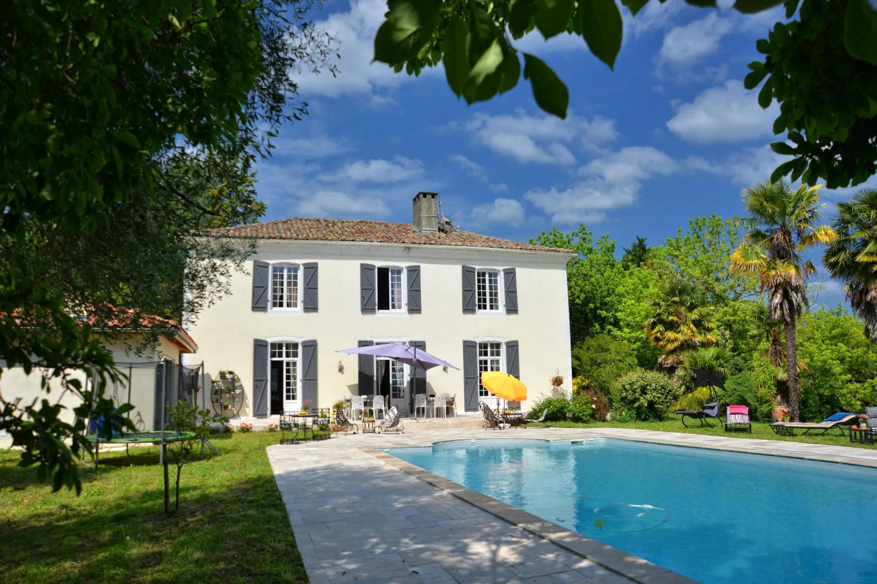 Property building in Maison Matachot