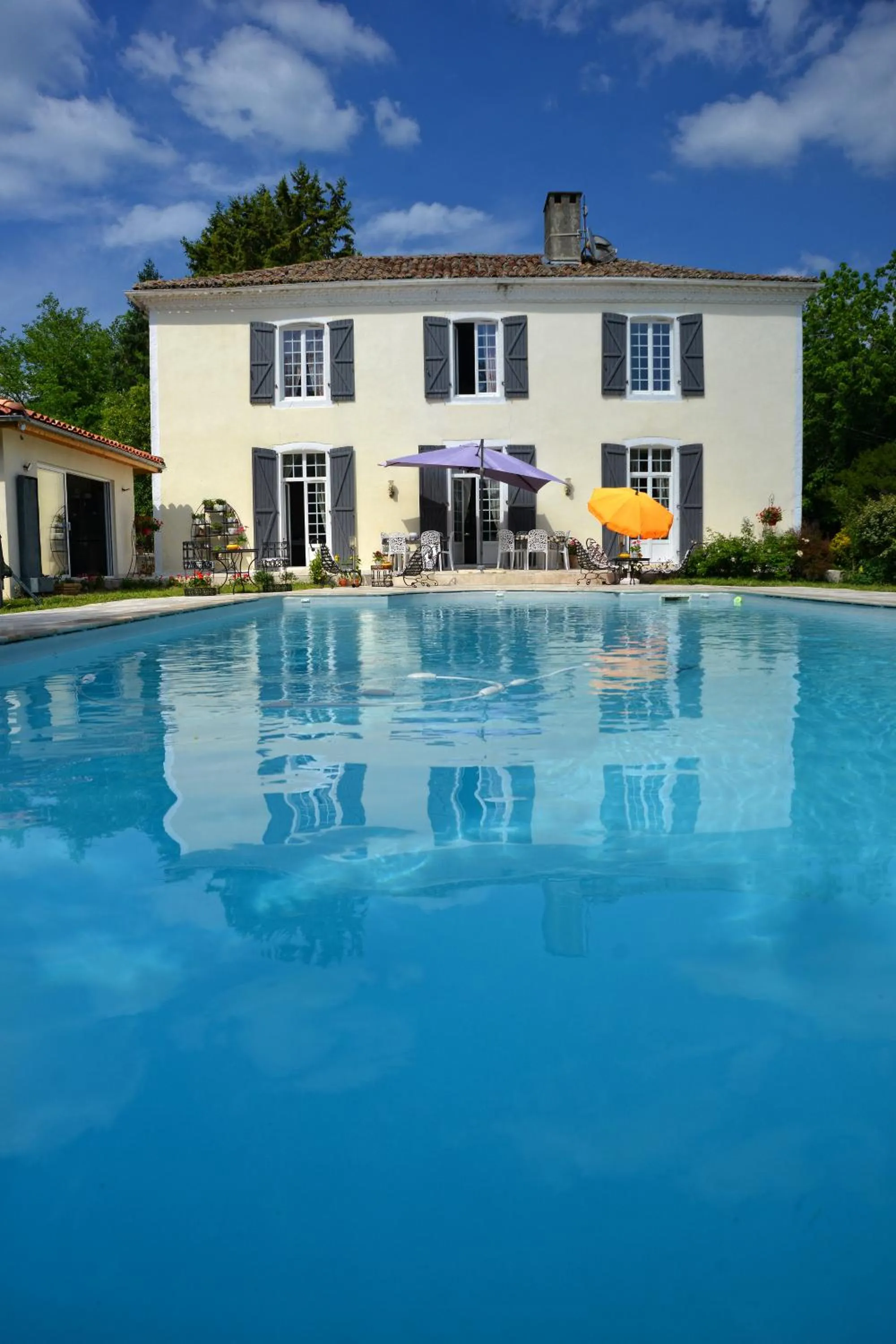 Property building in Maison Matachot