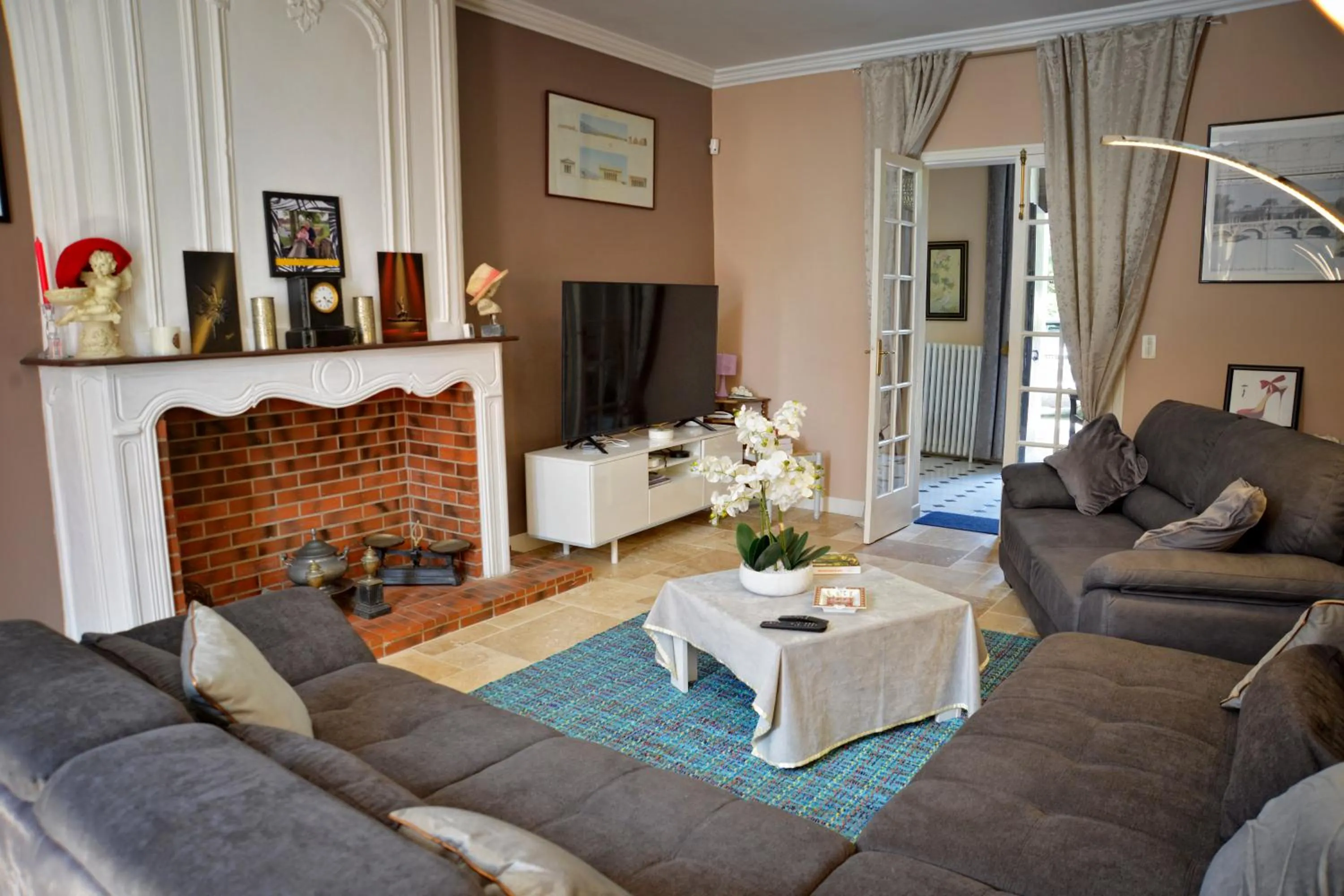 Seating area in Maison Matachot