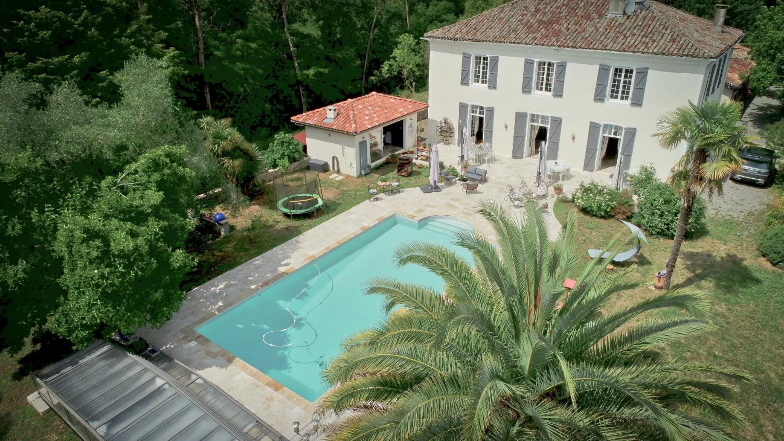 Property building in Maison Matachot