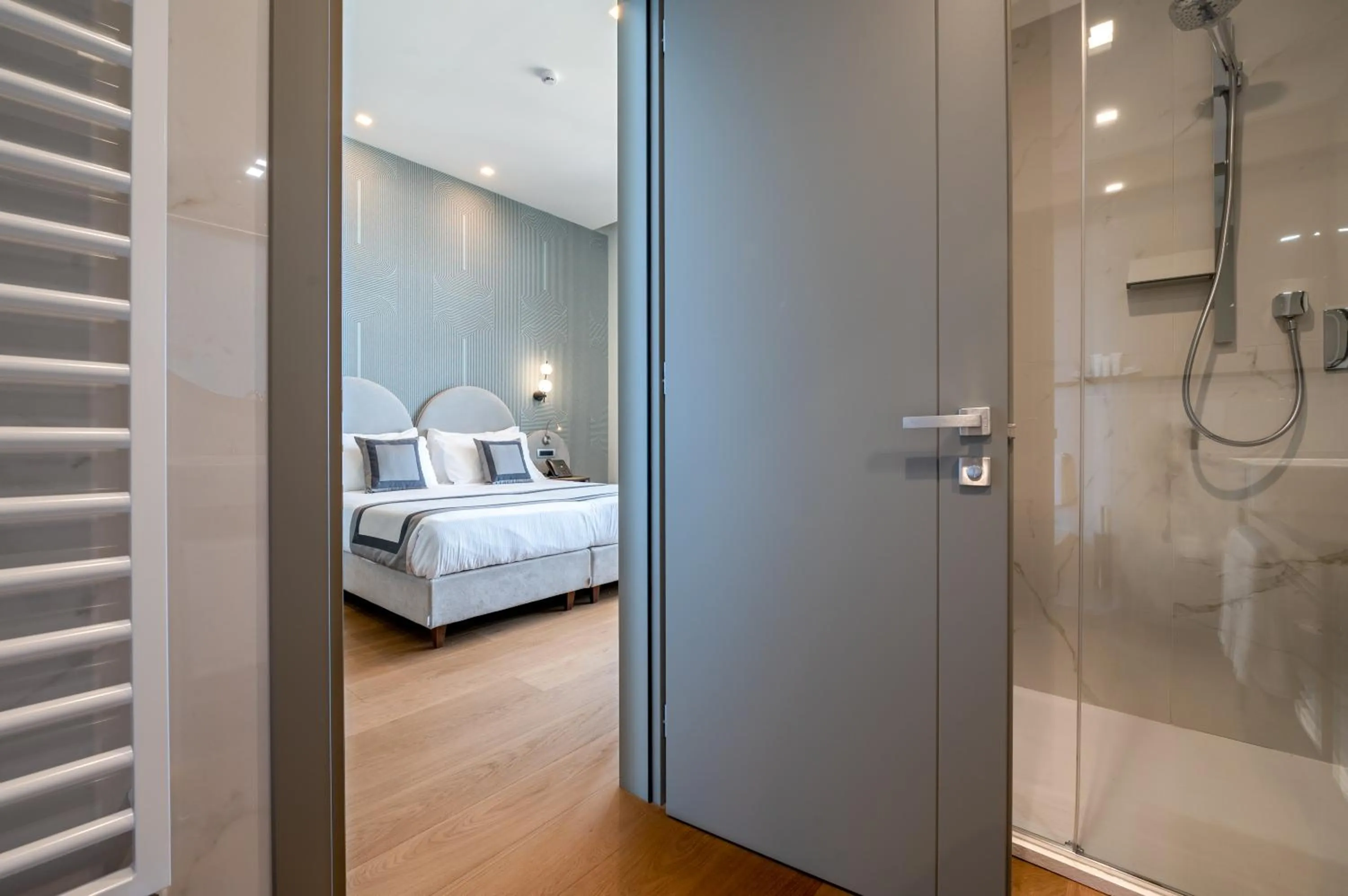 Bathroom, Bed in Grand Hotel Torre Fara