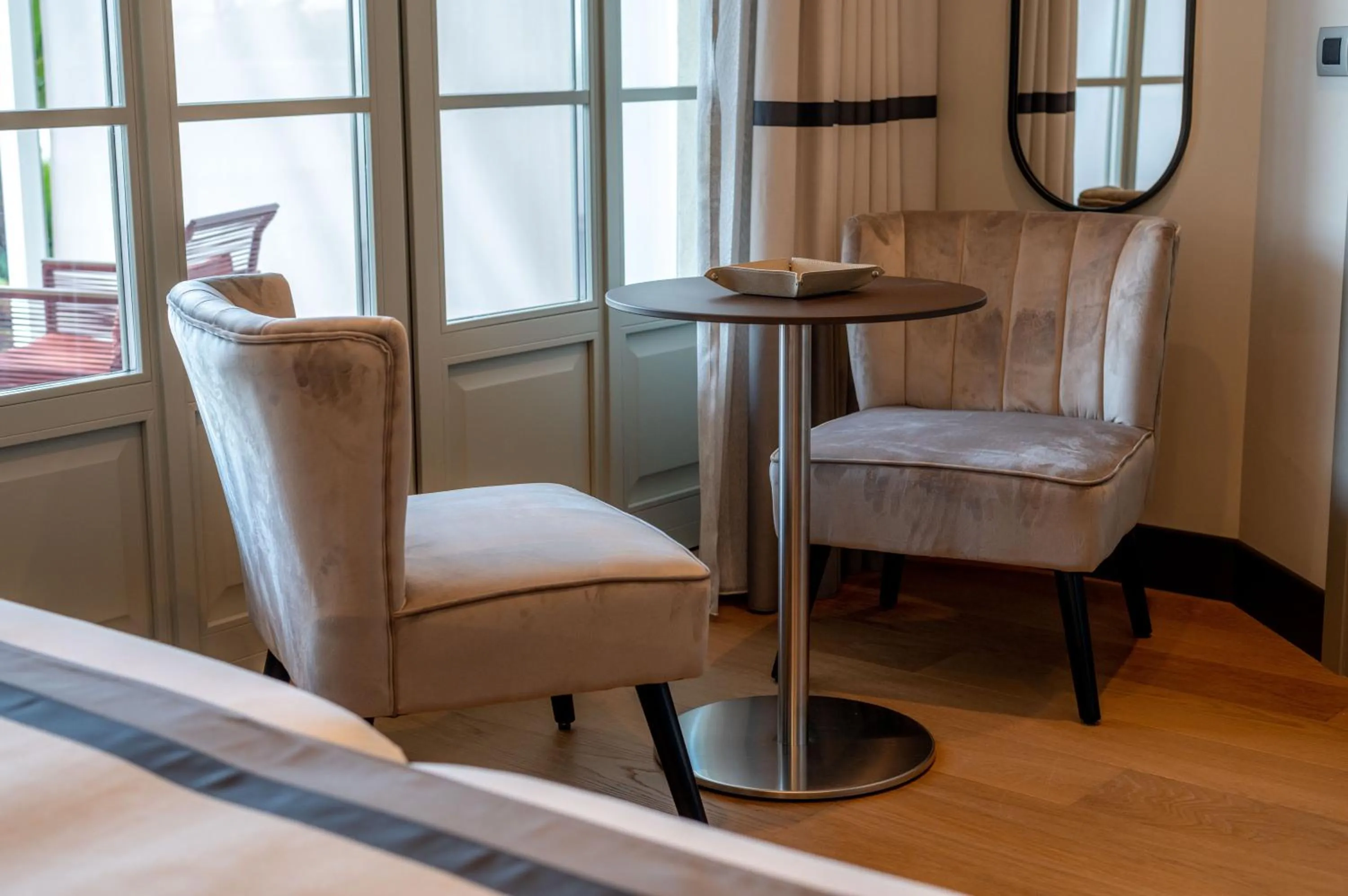 Seating area, Bed in Grand Hotel Torre Fara