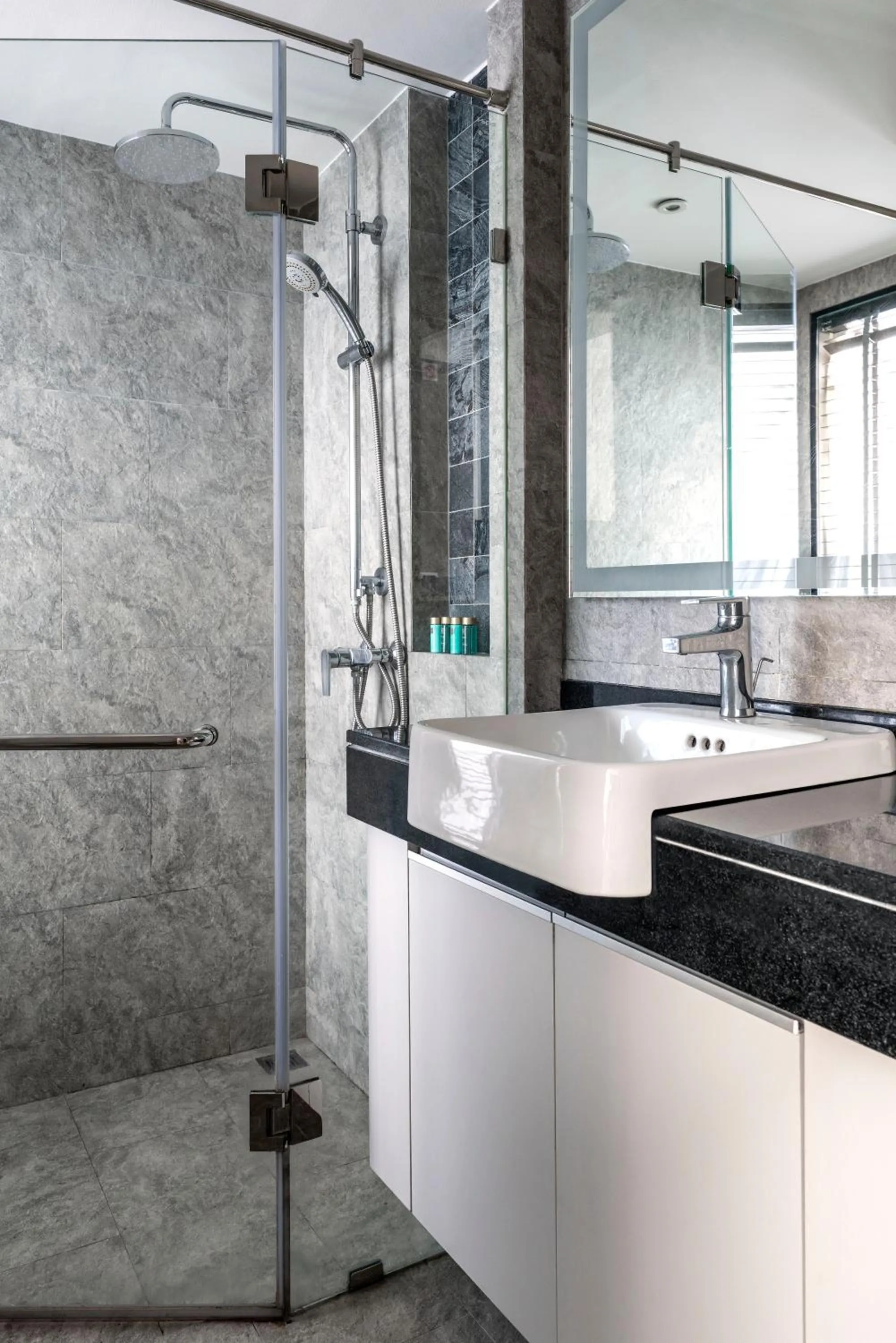 Shower in The Quartier Hotel Phromphong - Thonglor