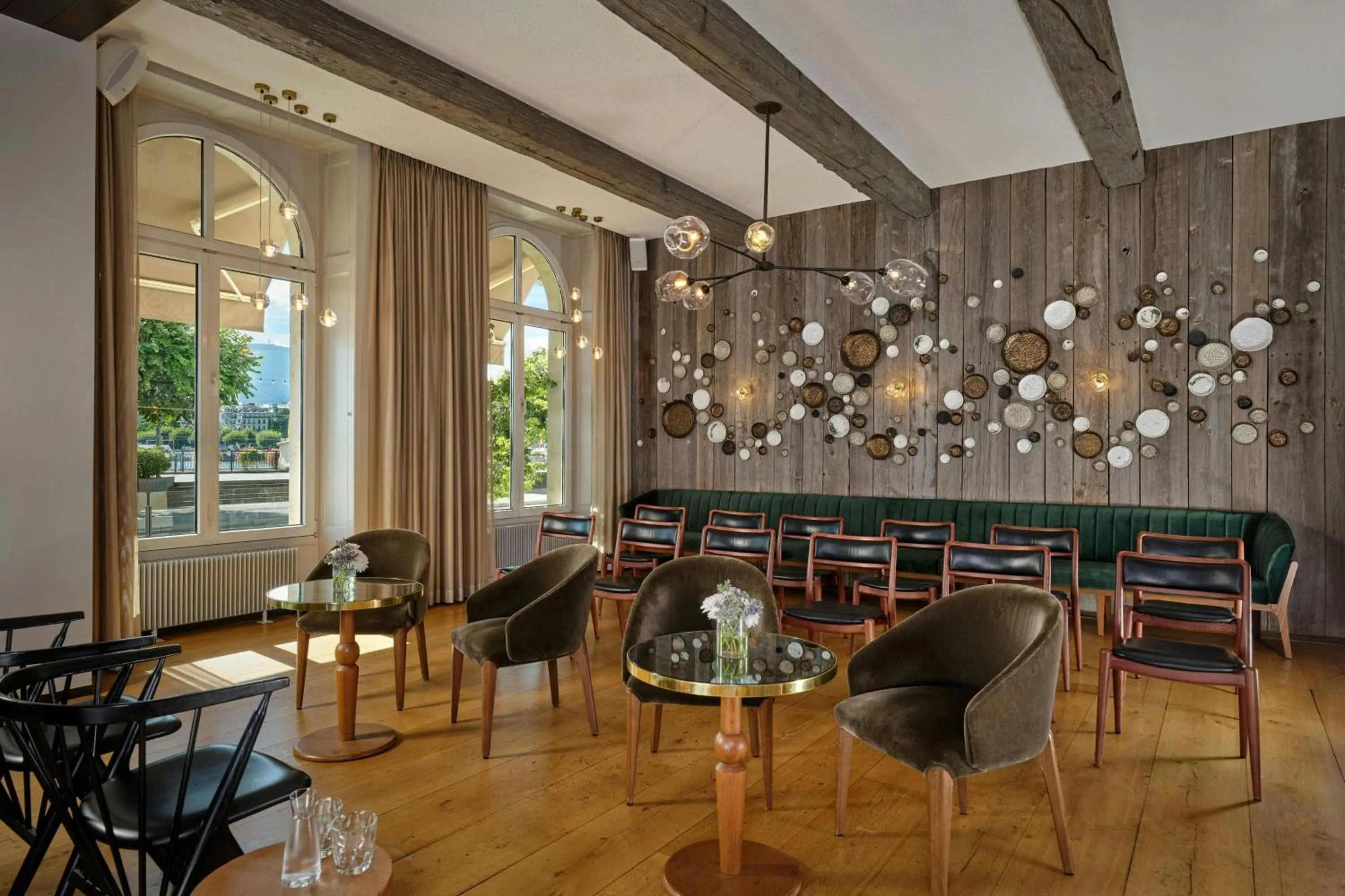Lounge or bar in The Ritz-Carlton Hotel de la Paix, Geneva