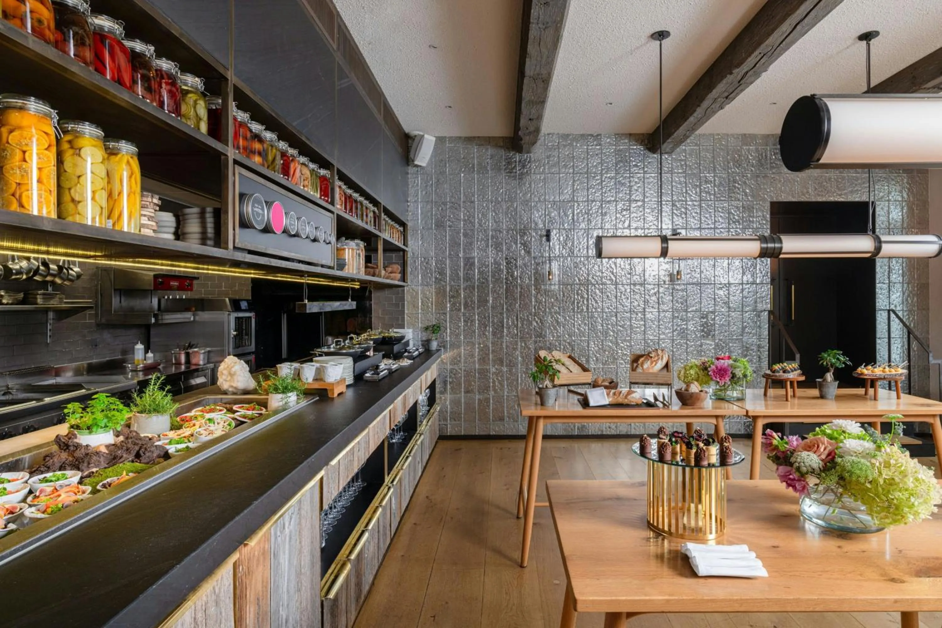 Lounge or bar in The Ritz-Carlton Hotel de la Paix, Geneva