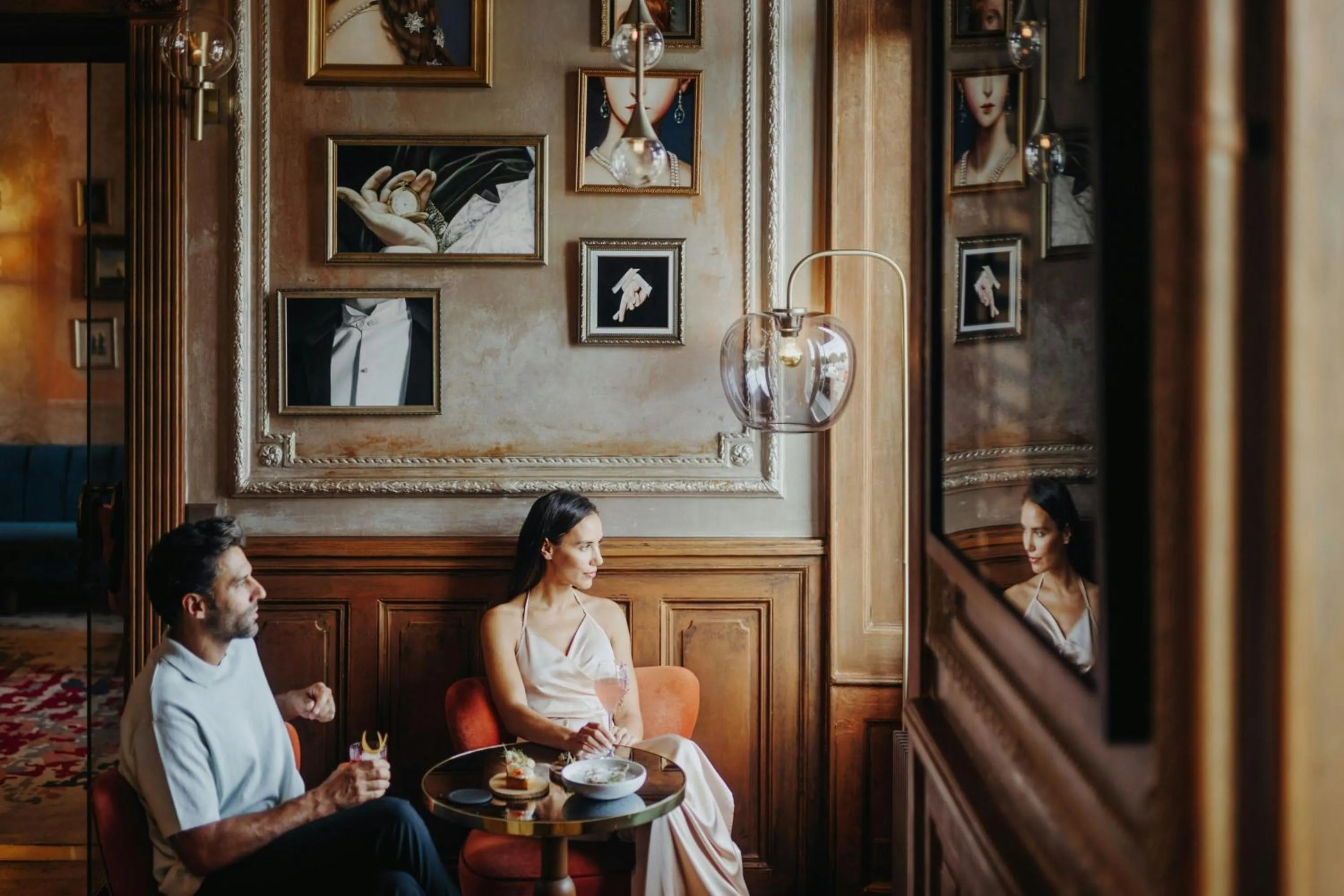 Lounge or bar in The Ritz-Carlton Hotel de la Paix, Geneva