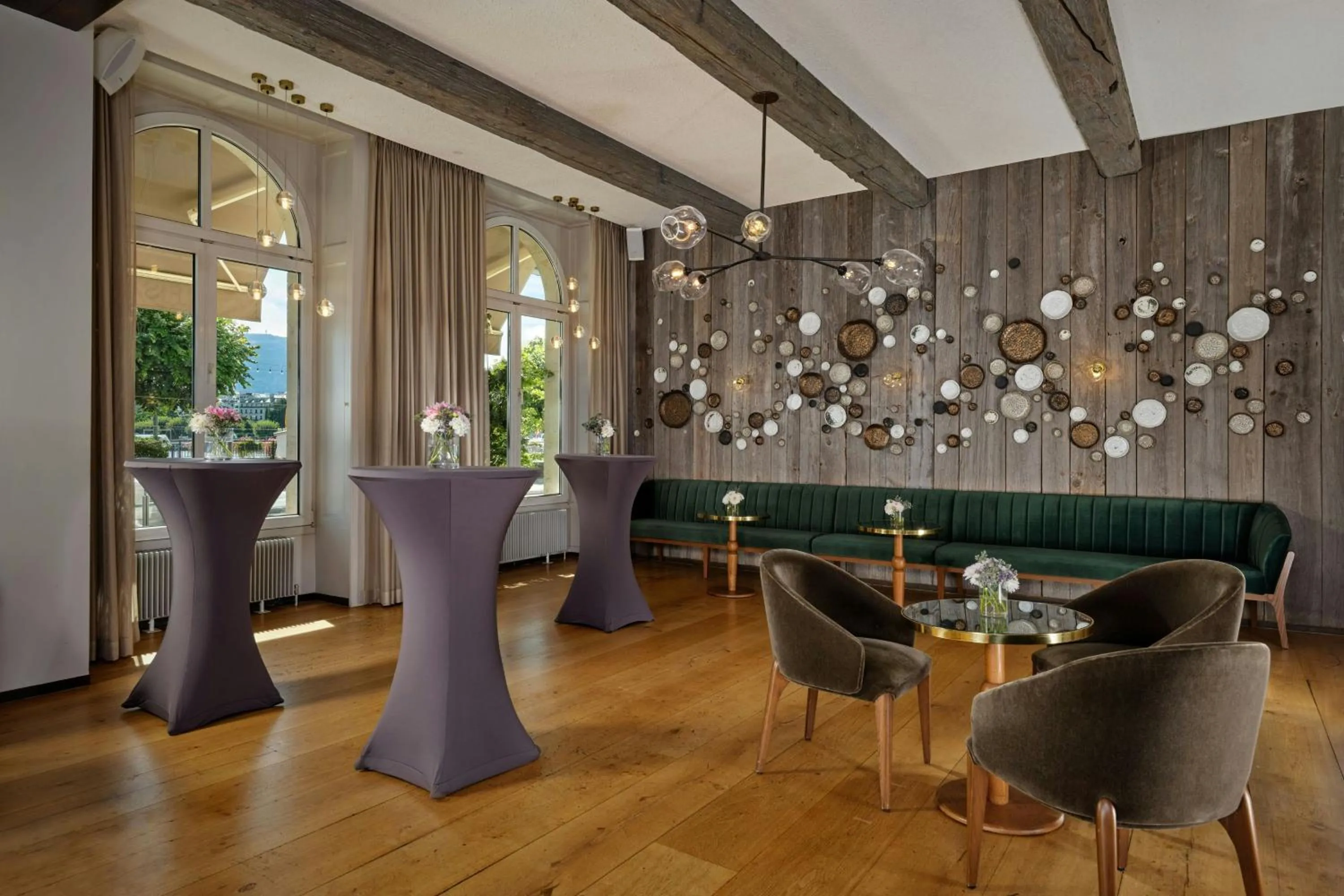 Lounge or bar in The Ritz-Carlton Hotel de la Paix, Geneva