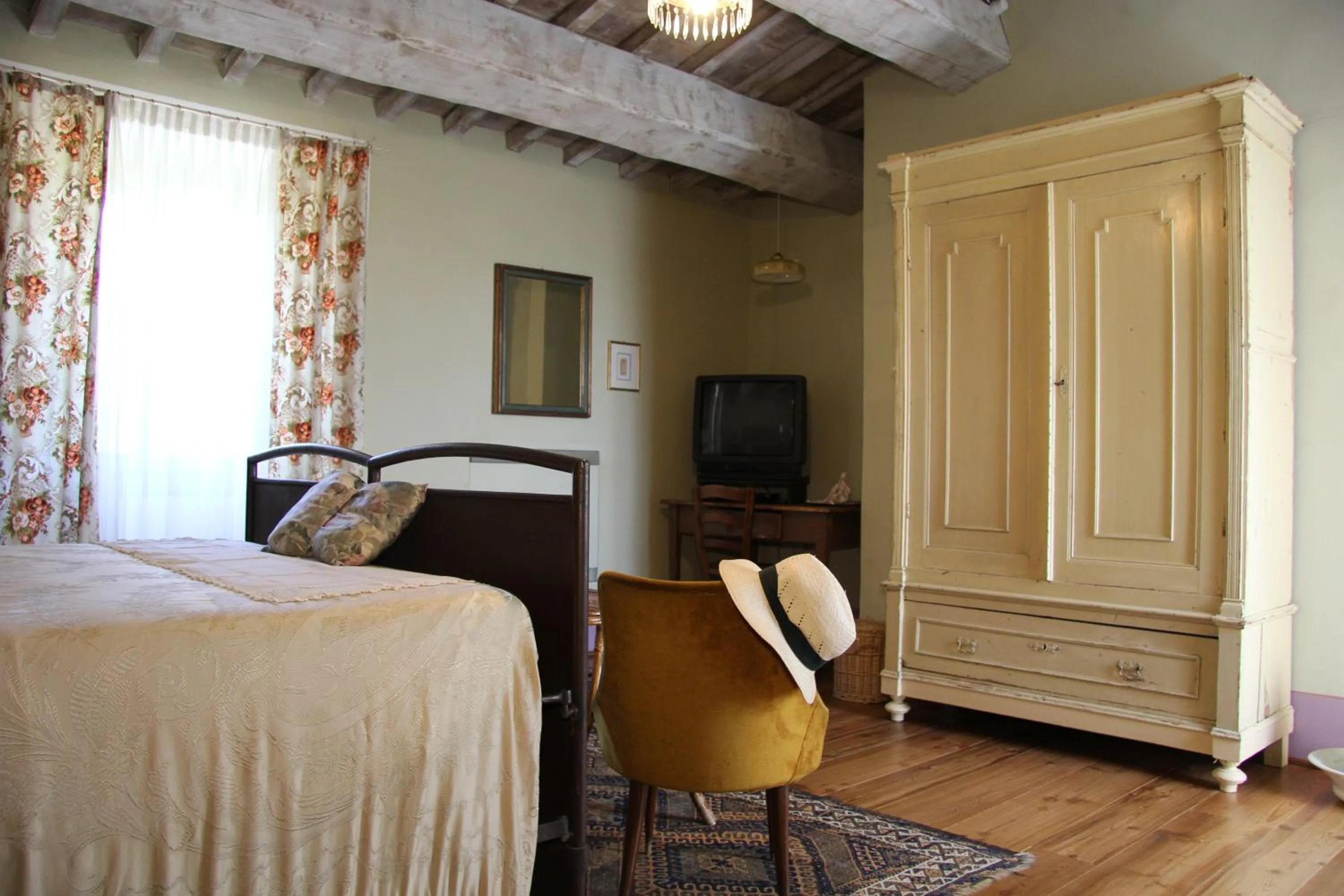 Photo of the whole room, Bed in Poggio Dei Prugnoli