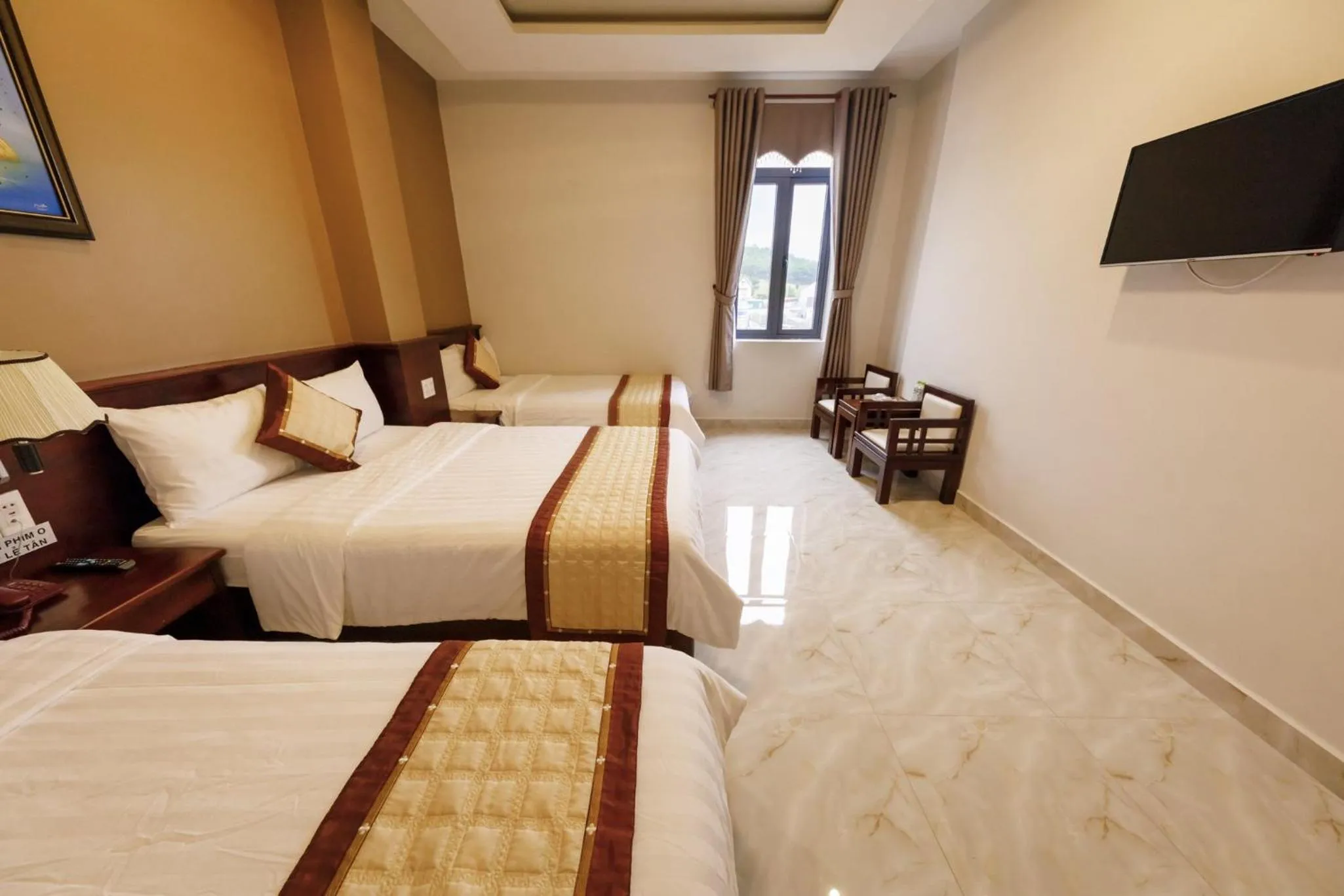 View (from property/room), Bed in Bonjour Da Lat Hotel