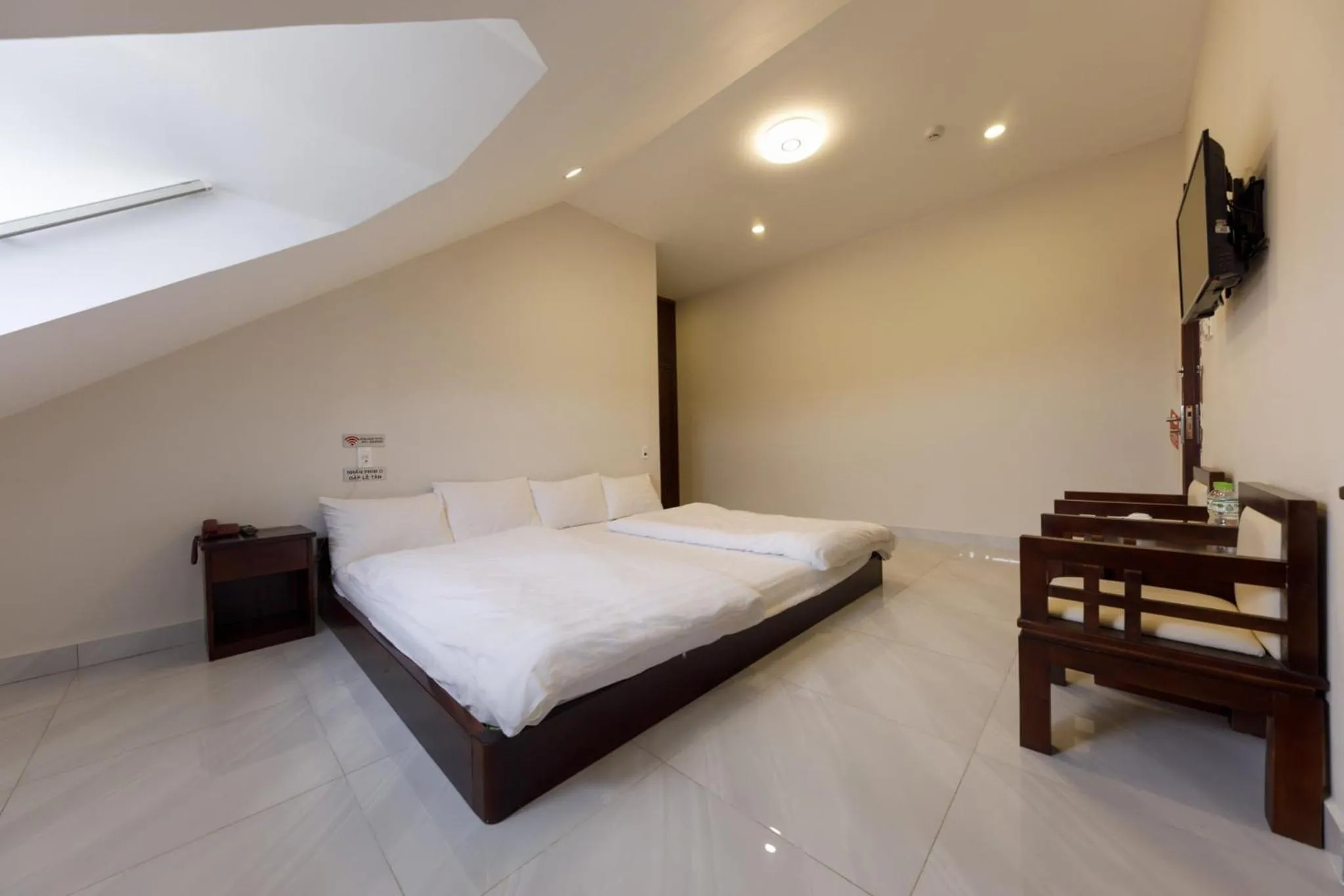 Bed in Bonjour Da Lat Hotel