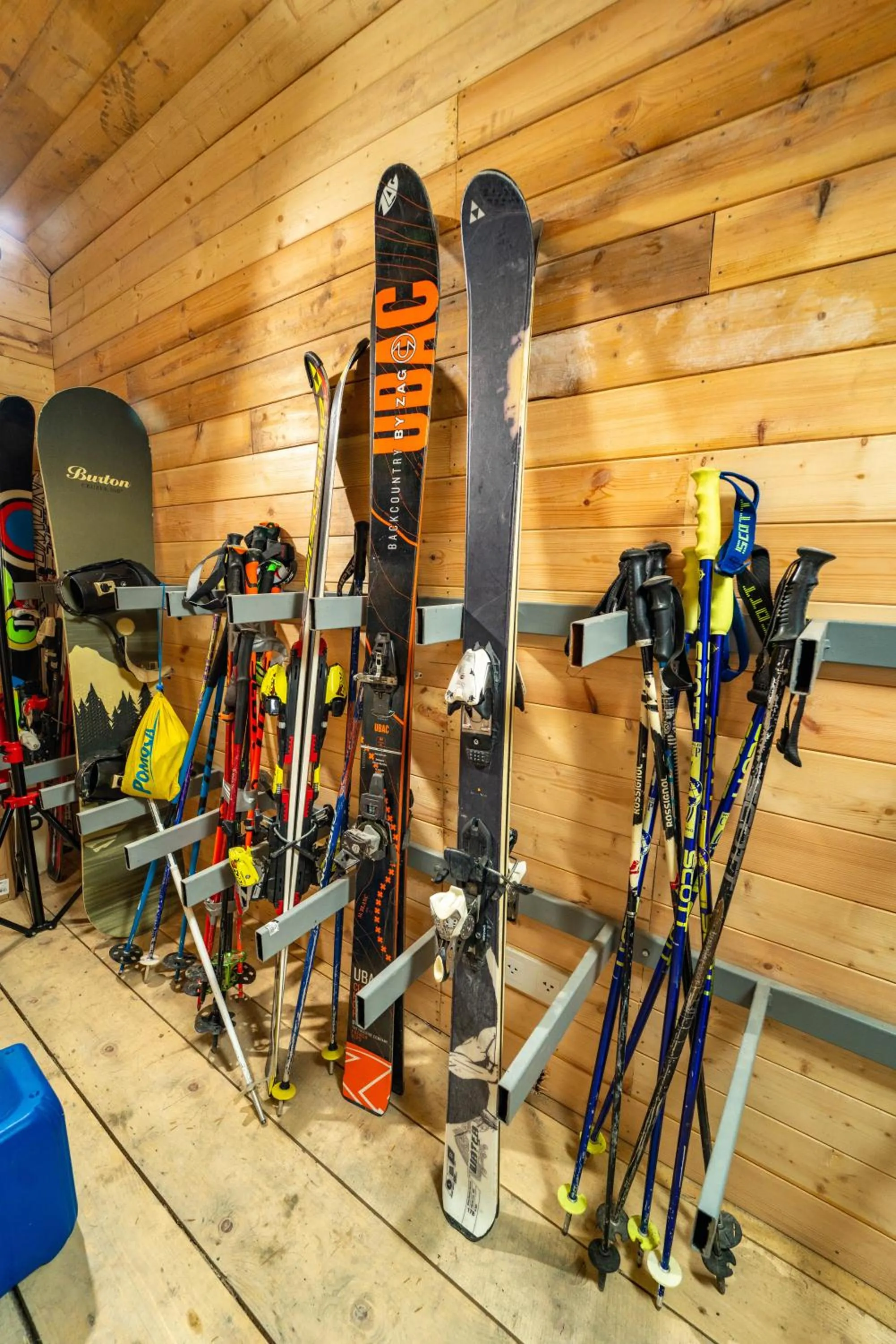 Skiing in Hotel Lahili