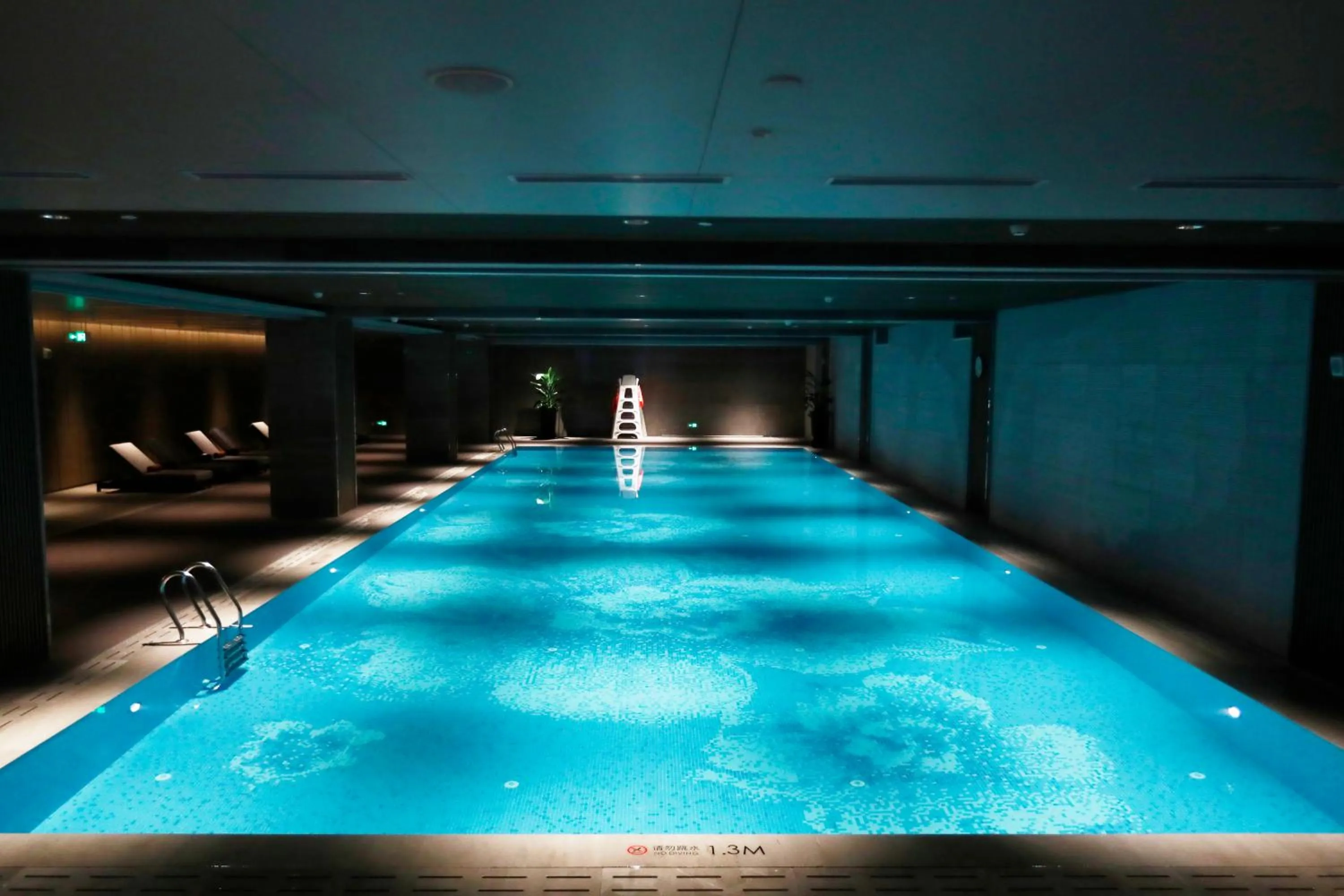 Swimming pool in Gran Melia Chengdu