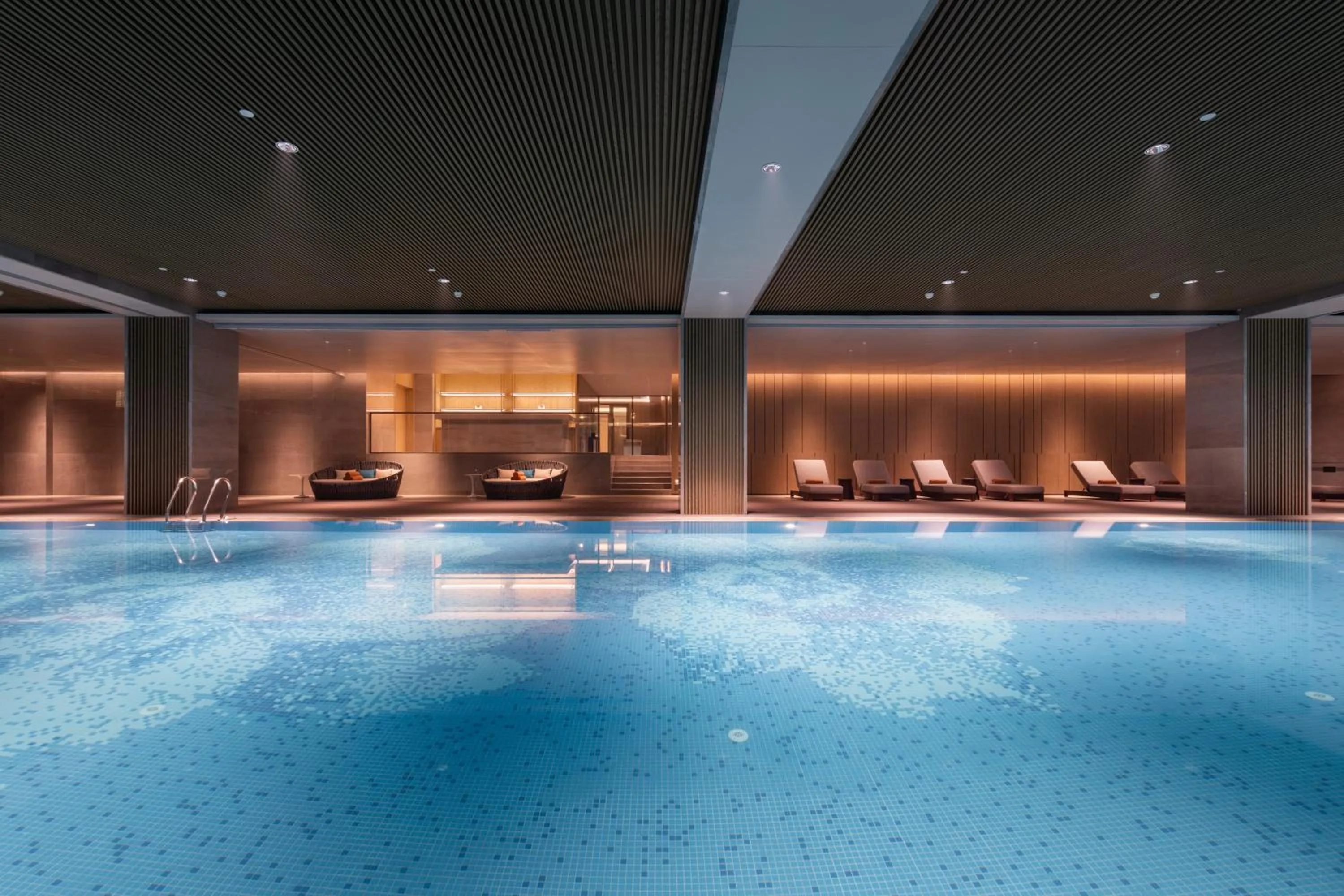 Swimming pool in Gran Melia Chengdu