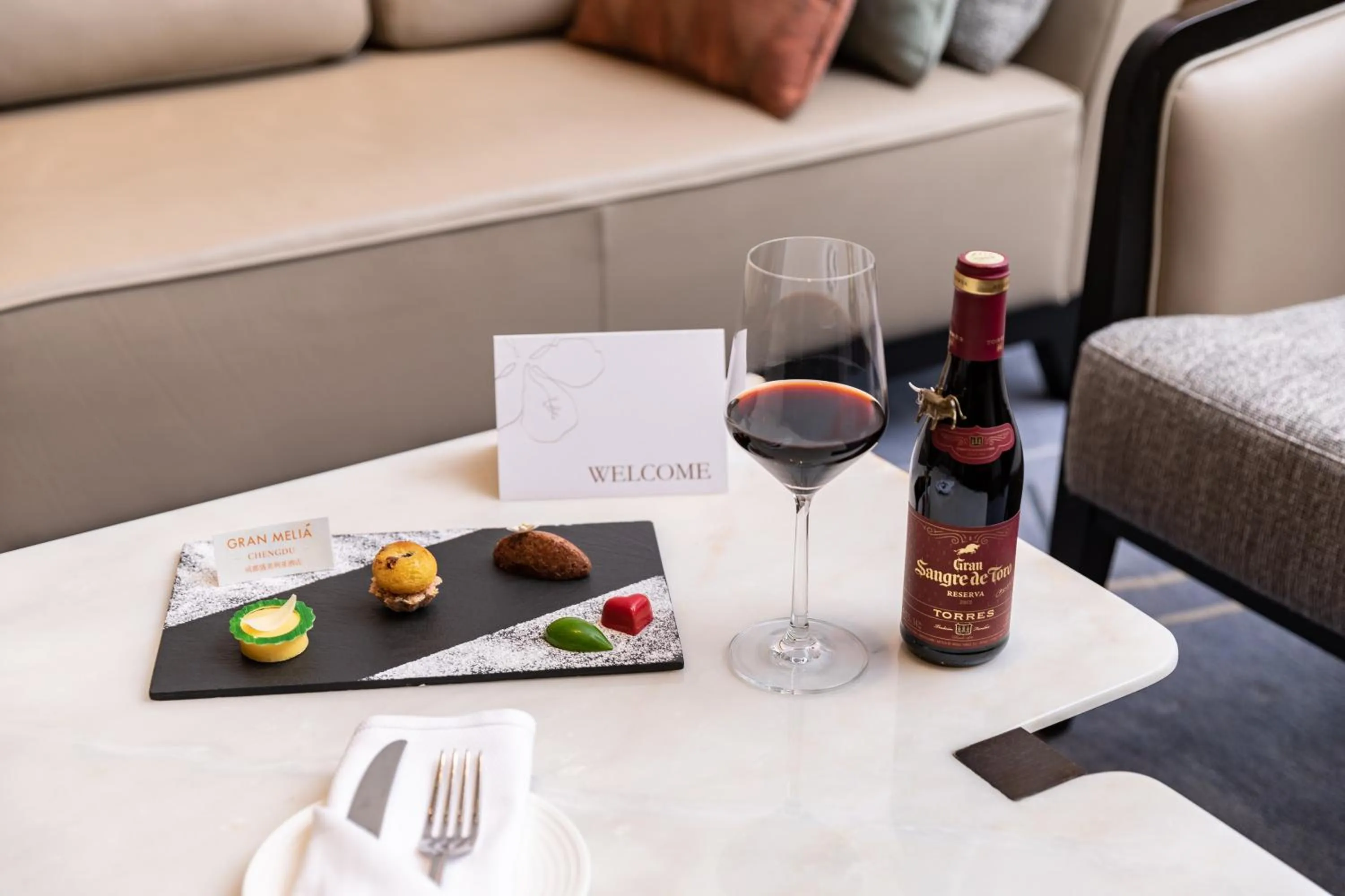 Living room in Gran Melia Chengdu