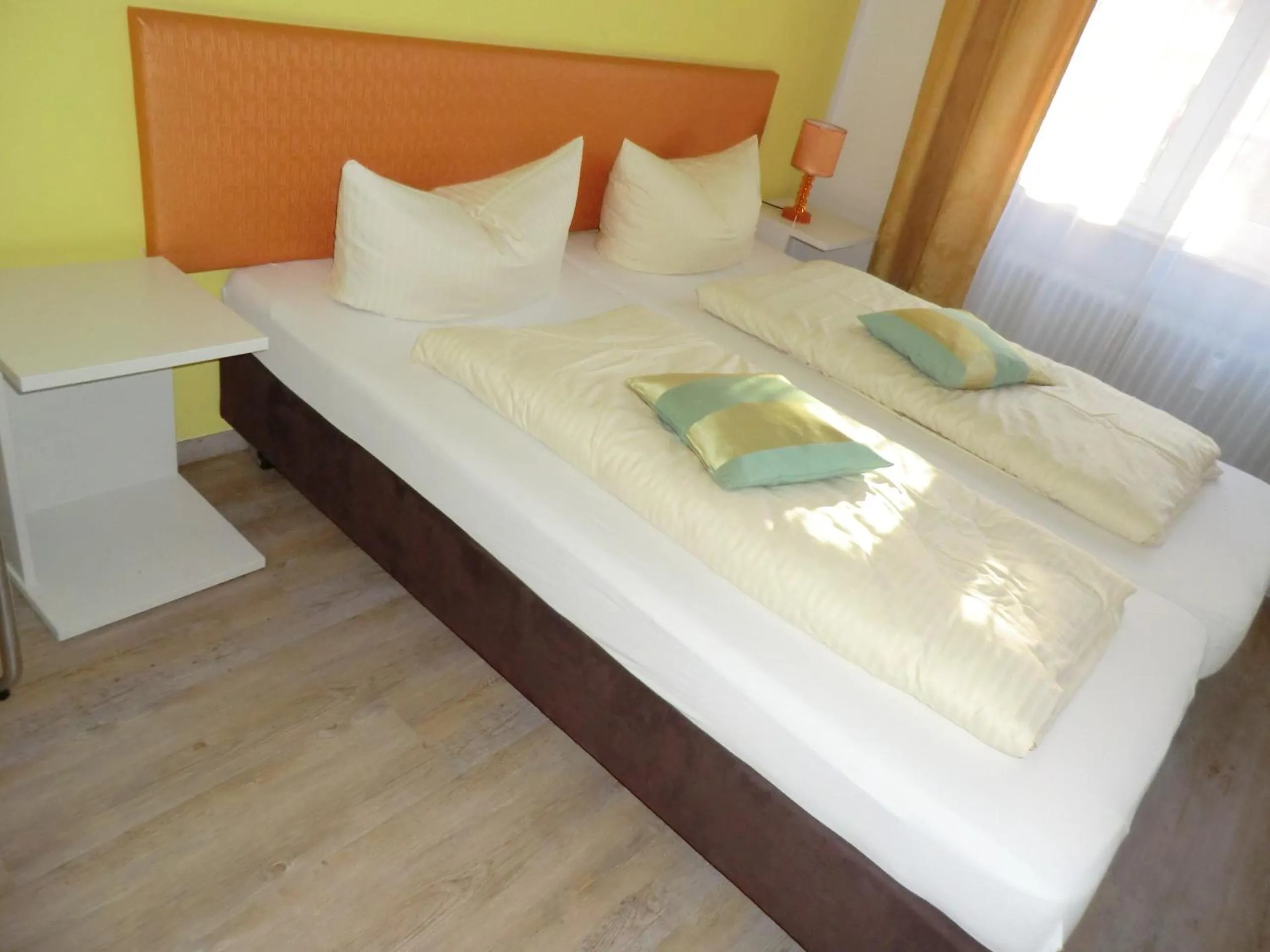 Bedroom, Bed in Hotel Pension Haydn