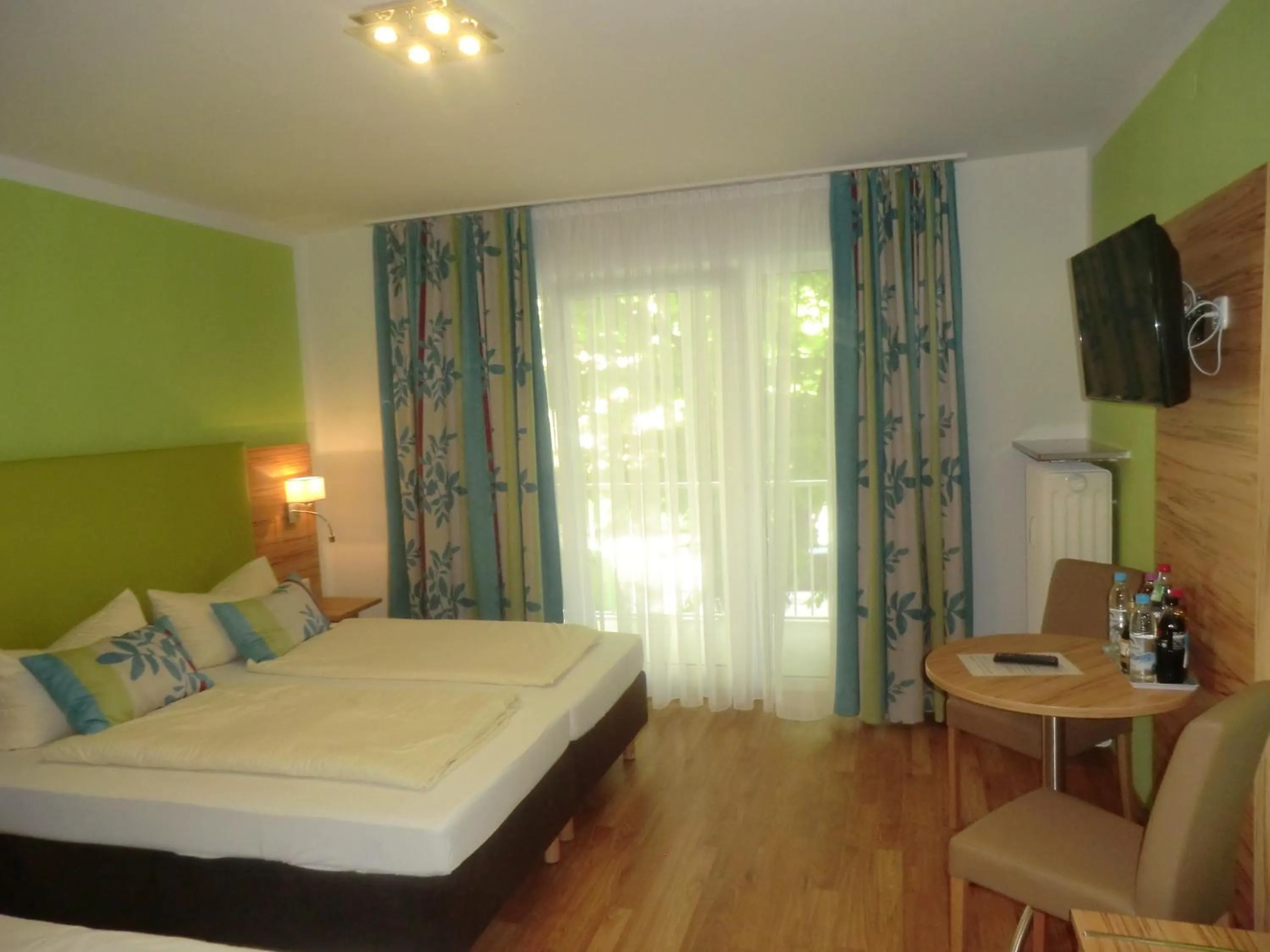 Photo of the whole room, Bed in Hotel Pension Haydn