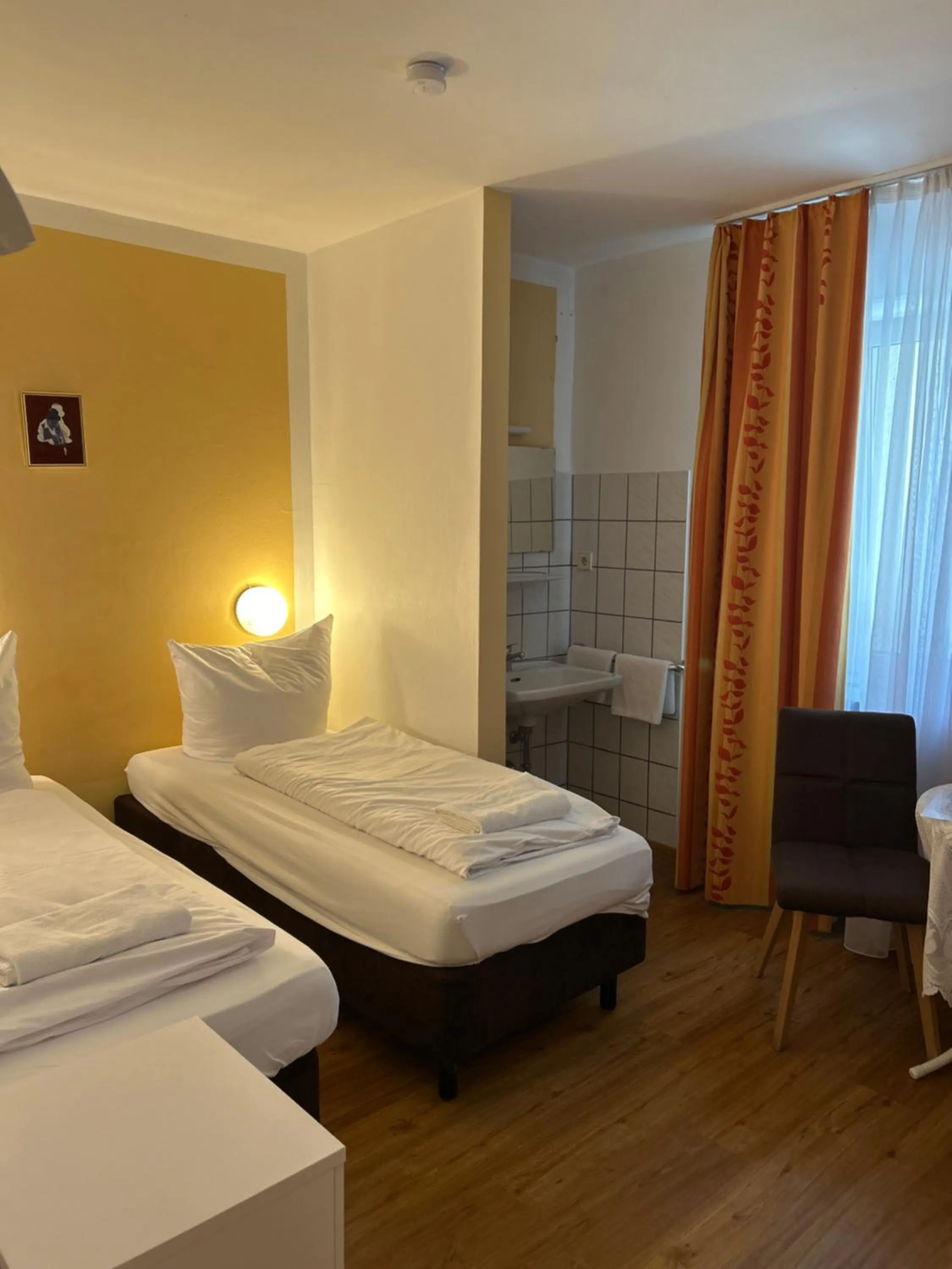 Photo of the whole room, Bed in Hotel Pension Haydn