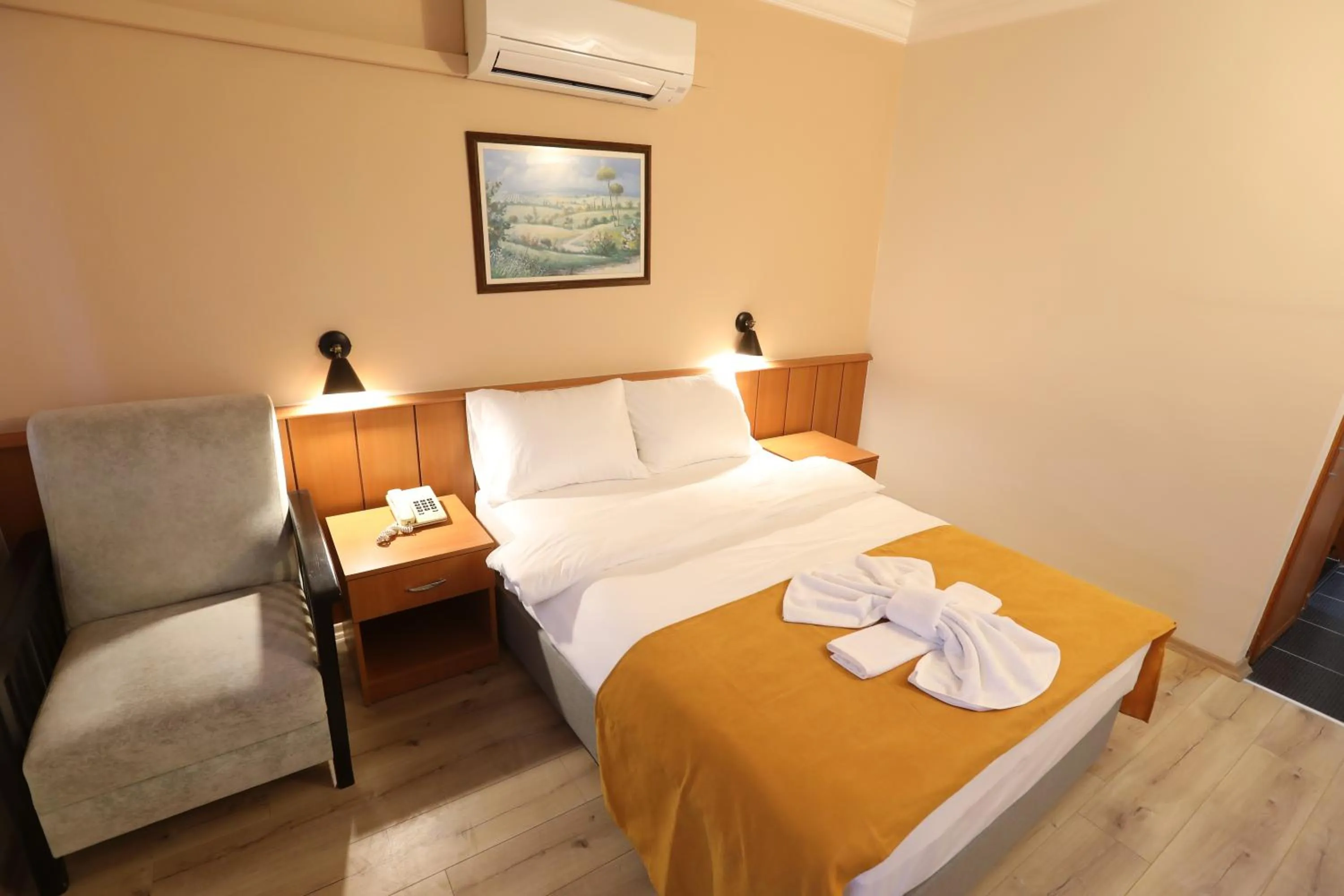 Bedroom, Bed in Luna Piena Hotel