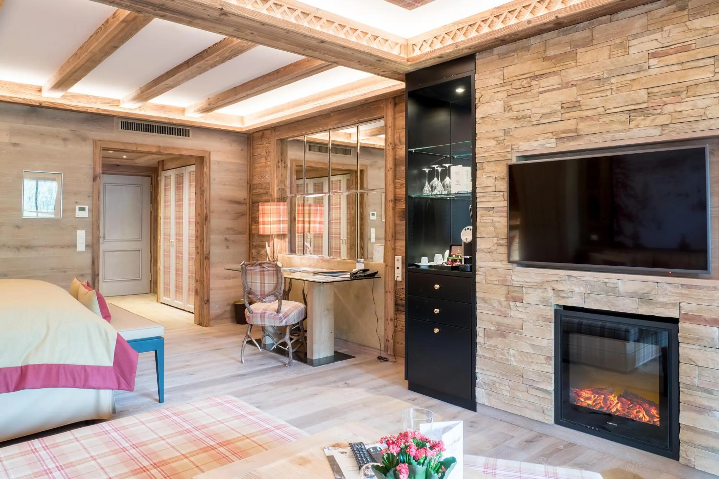 TV and multimedia, Bed in Alpin Resort Sacher