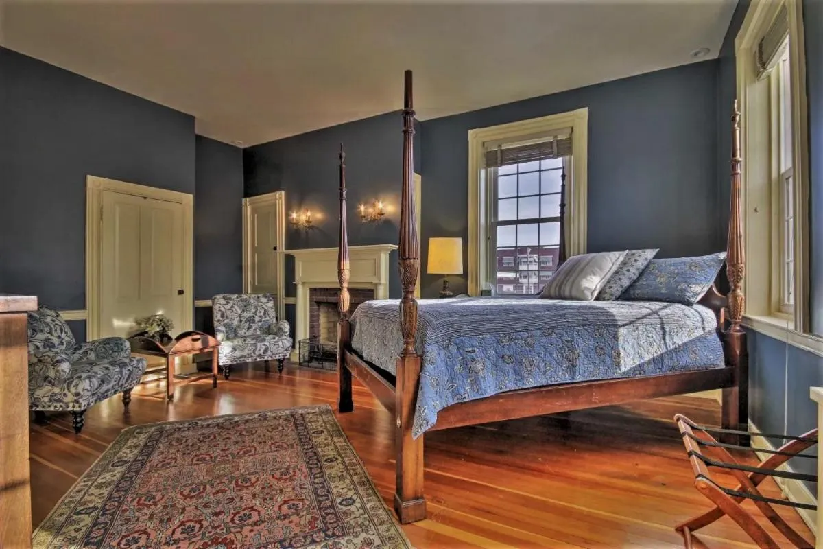 Bedroom, Bed in Downtown Bucher House