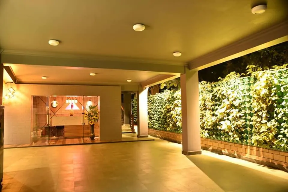 BANALARI PINE INN