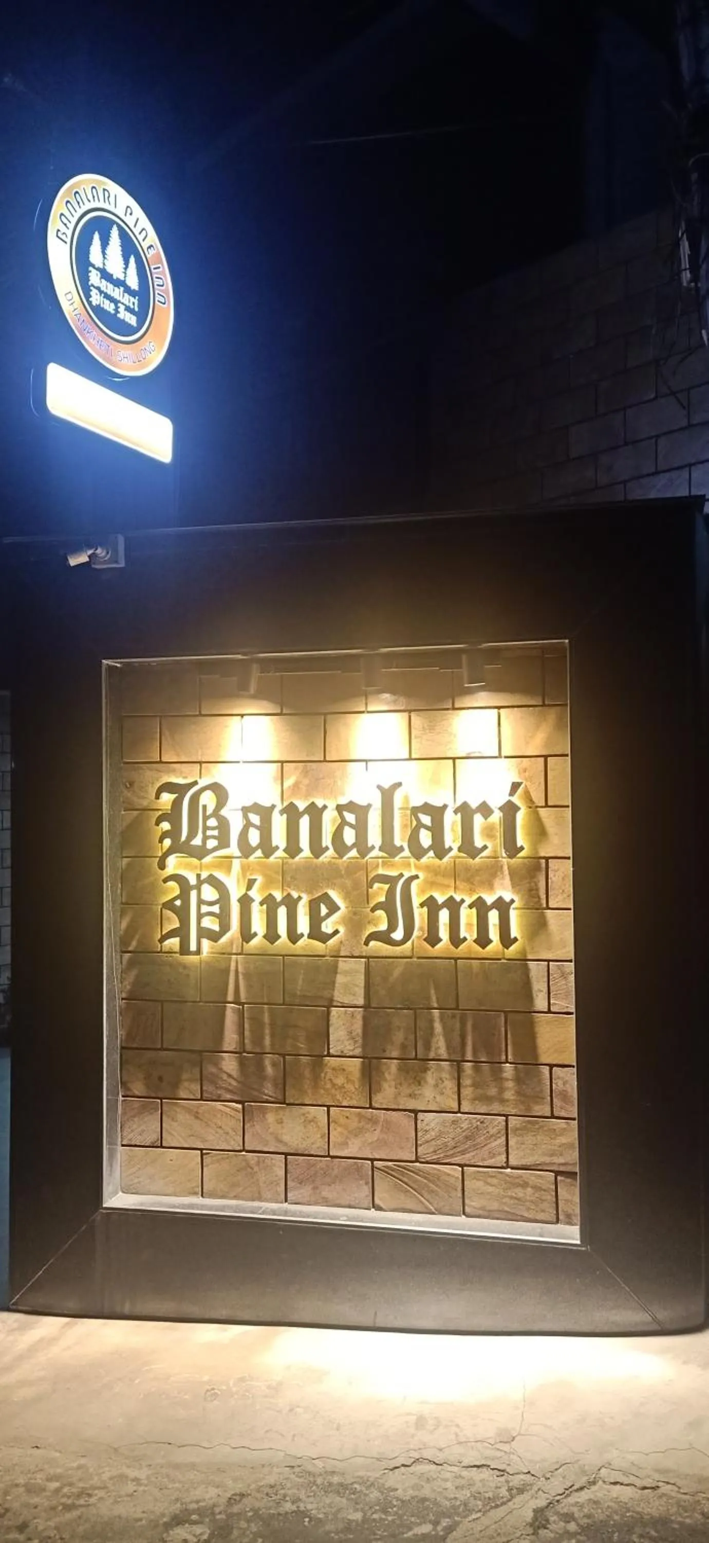 BANALARI PINE INN