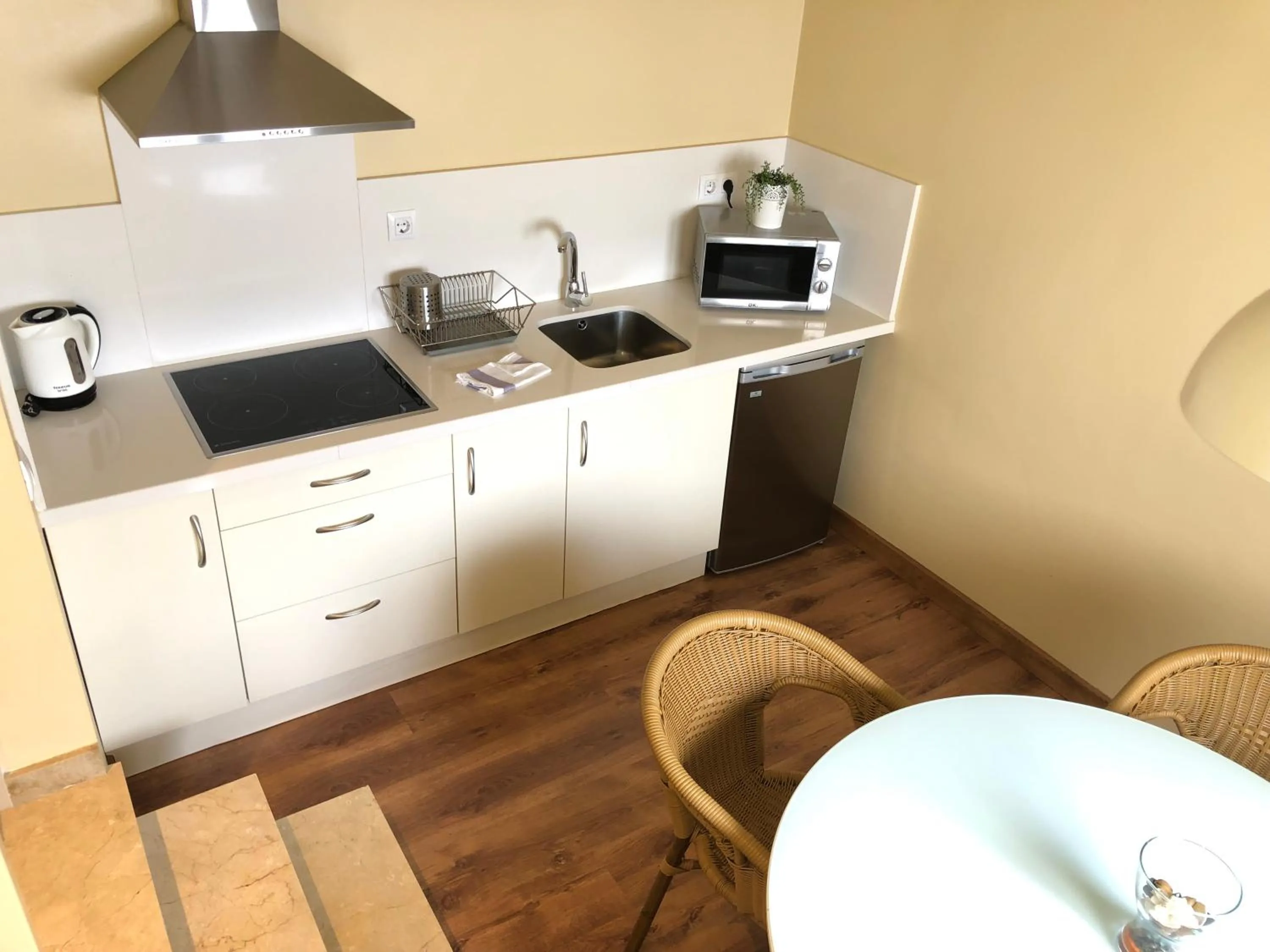 Kitchen or kitchenette in Life Apartments San Vicente