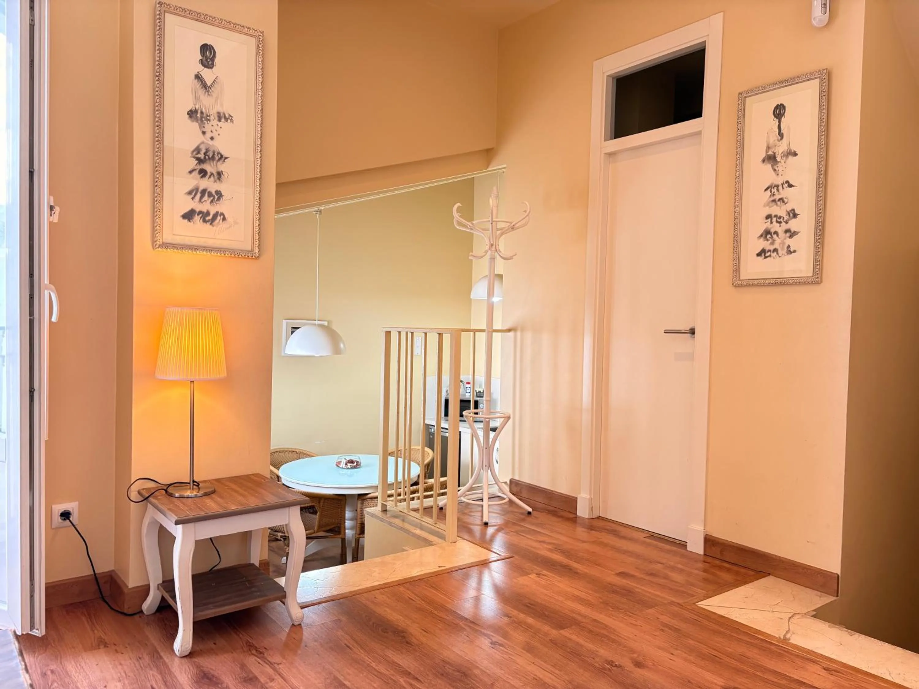 Dining area in Life Apartments San Vicente