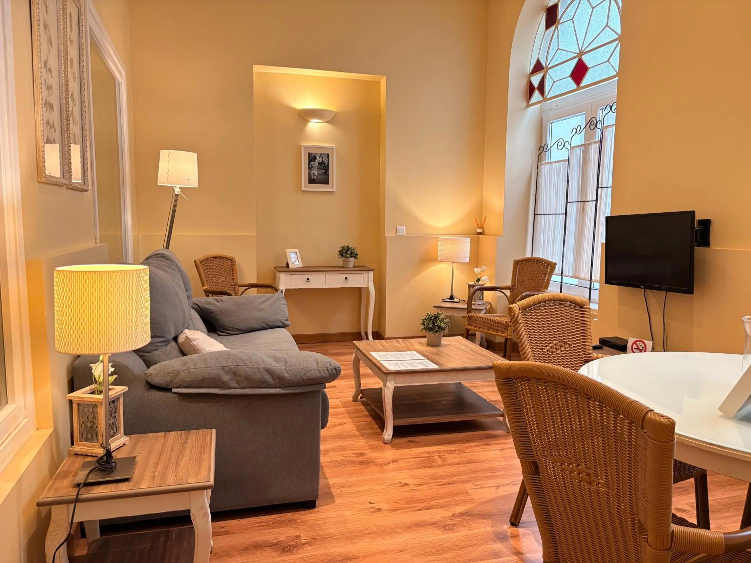 Communal lounge/ TV room in Life Apartments San Vicente