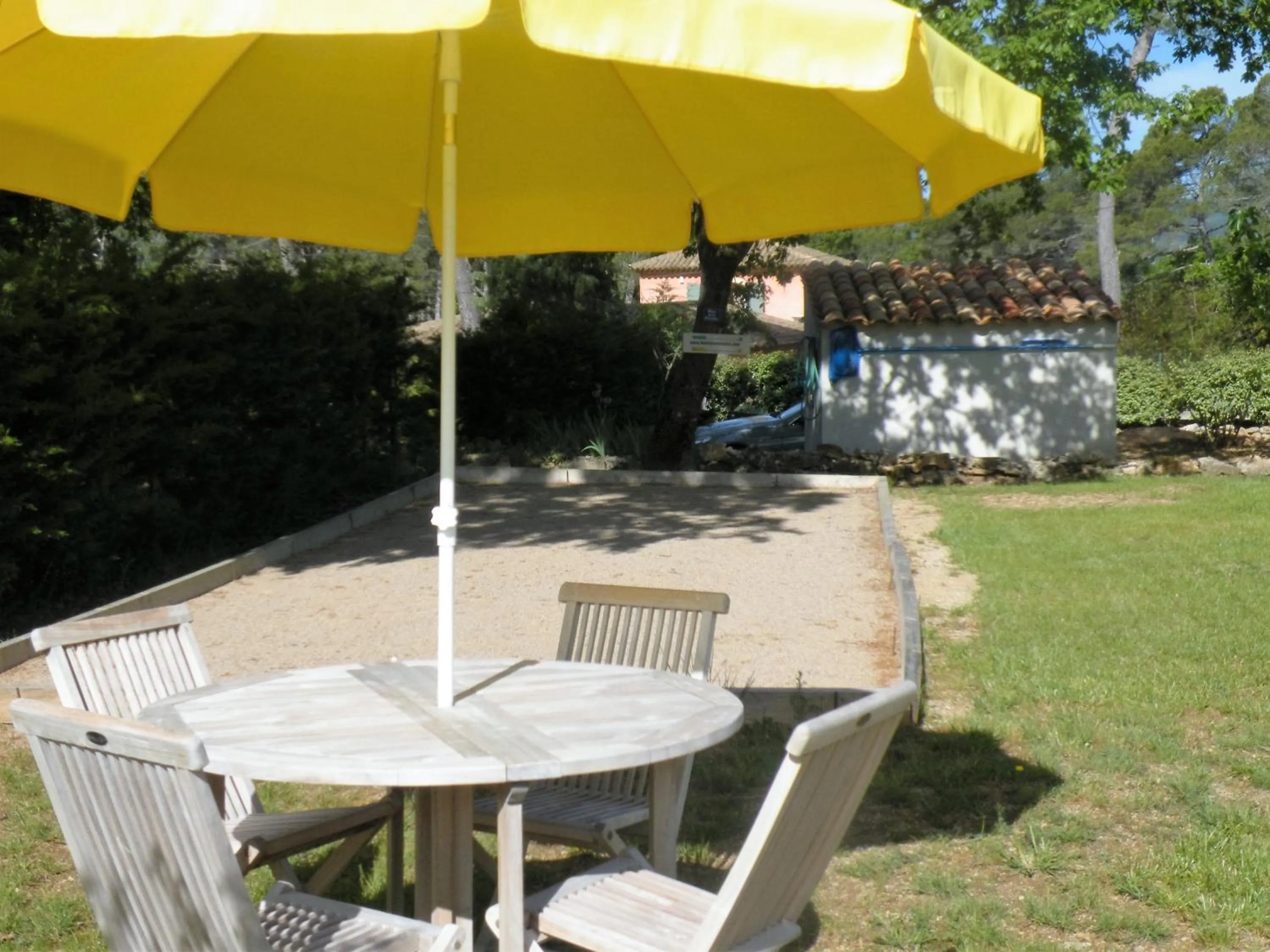 Evening entertainment in Domaine Le Mas Sans Soucis