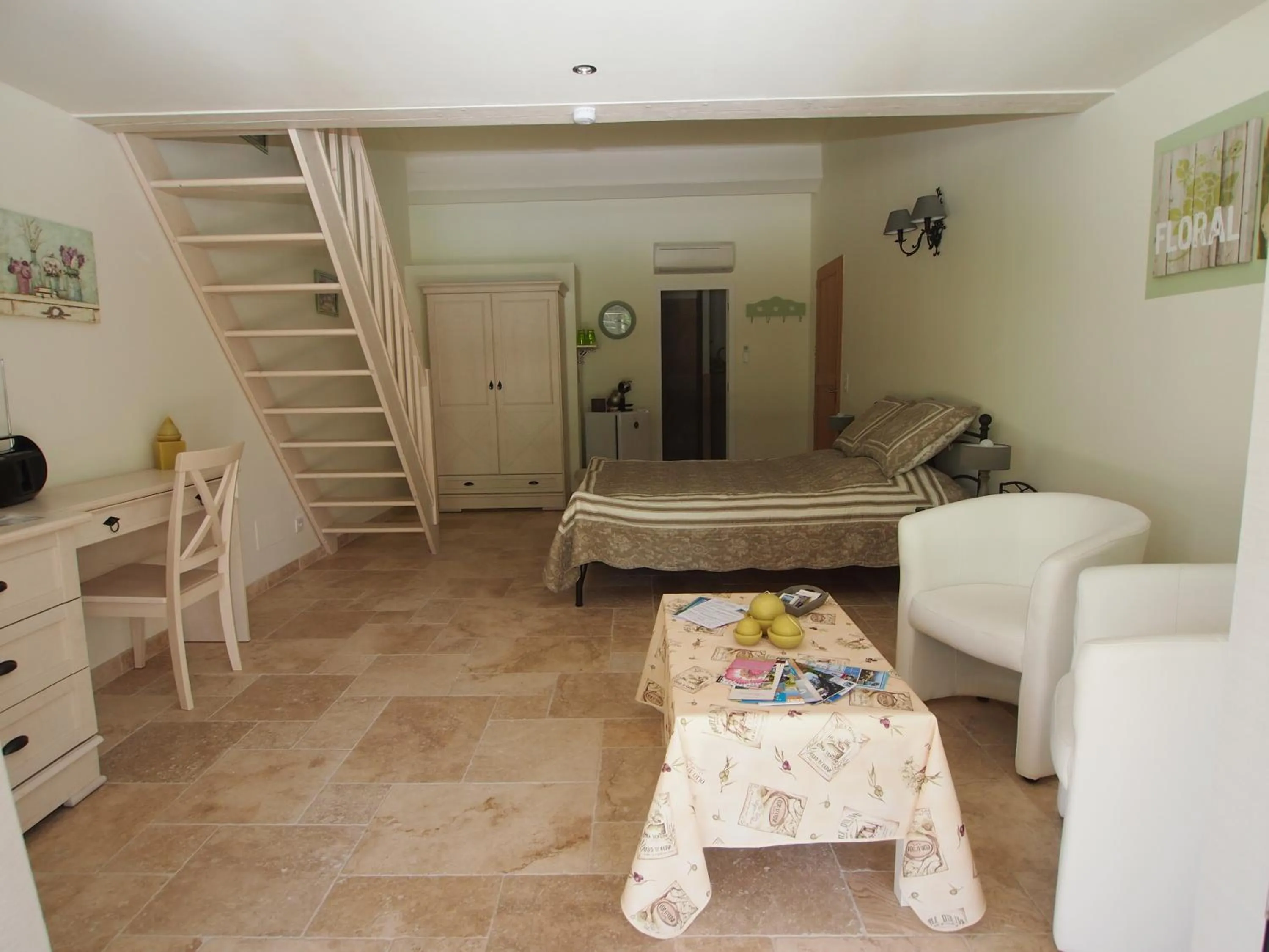 Bed in Domaine Le Mas Sans Soucis