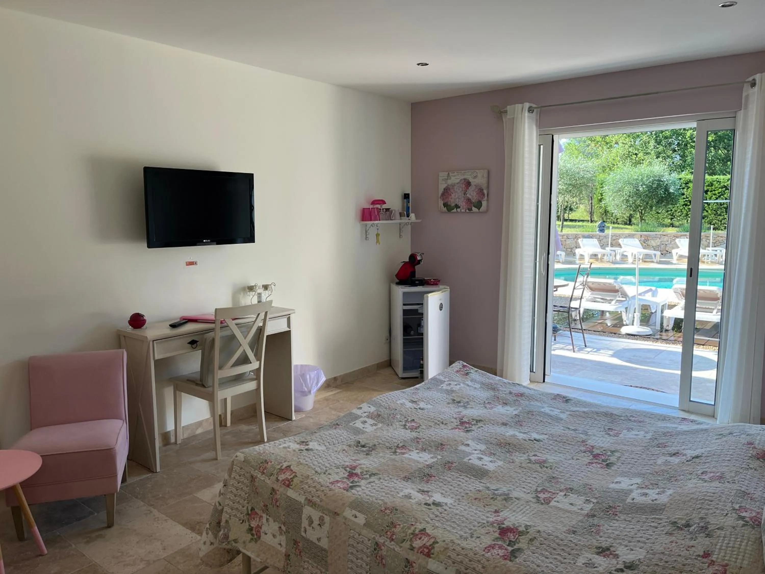 Bed in Domaine Le Mas Sans Soucis