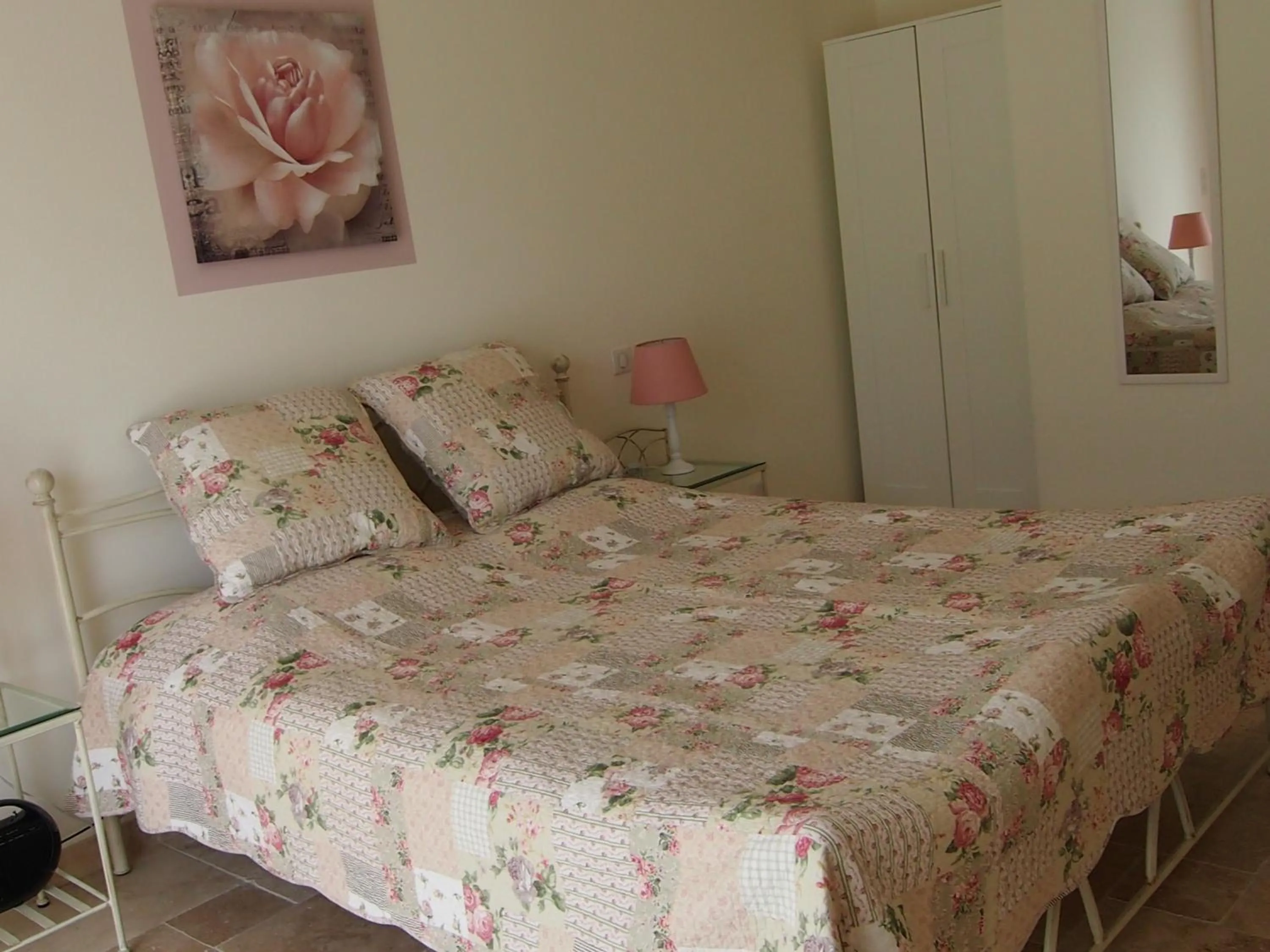 Garden view, Bed in Domaine Le Mas Sans Soucis