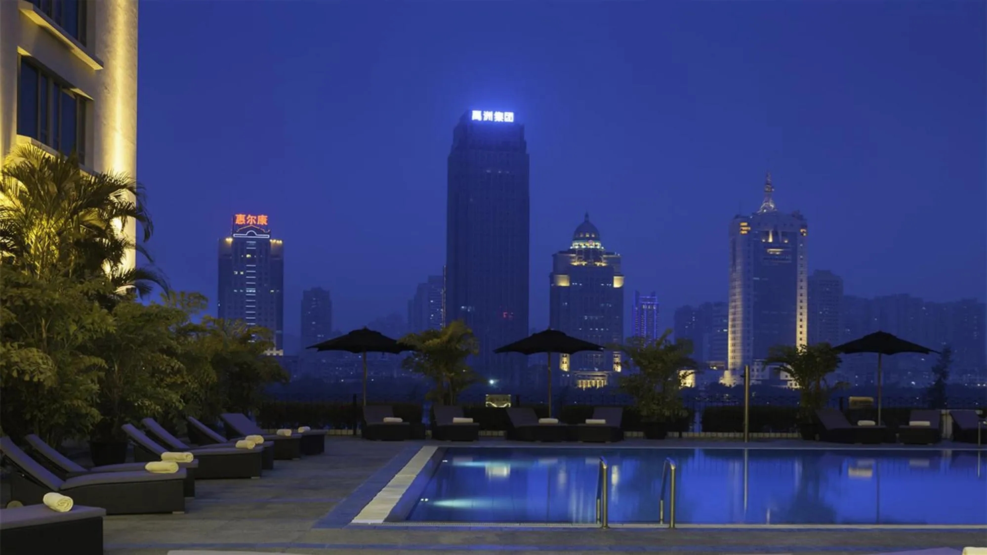 Swimming pool in Marco Polo Xiamen