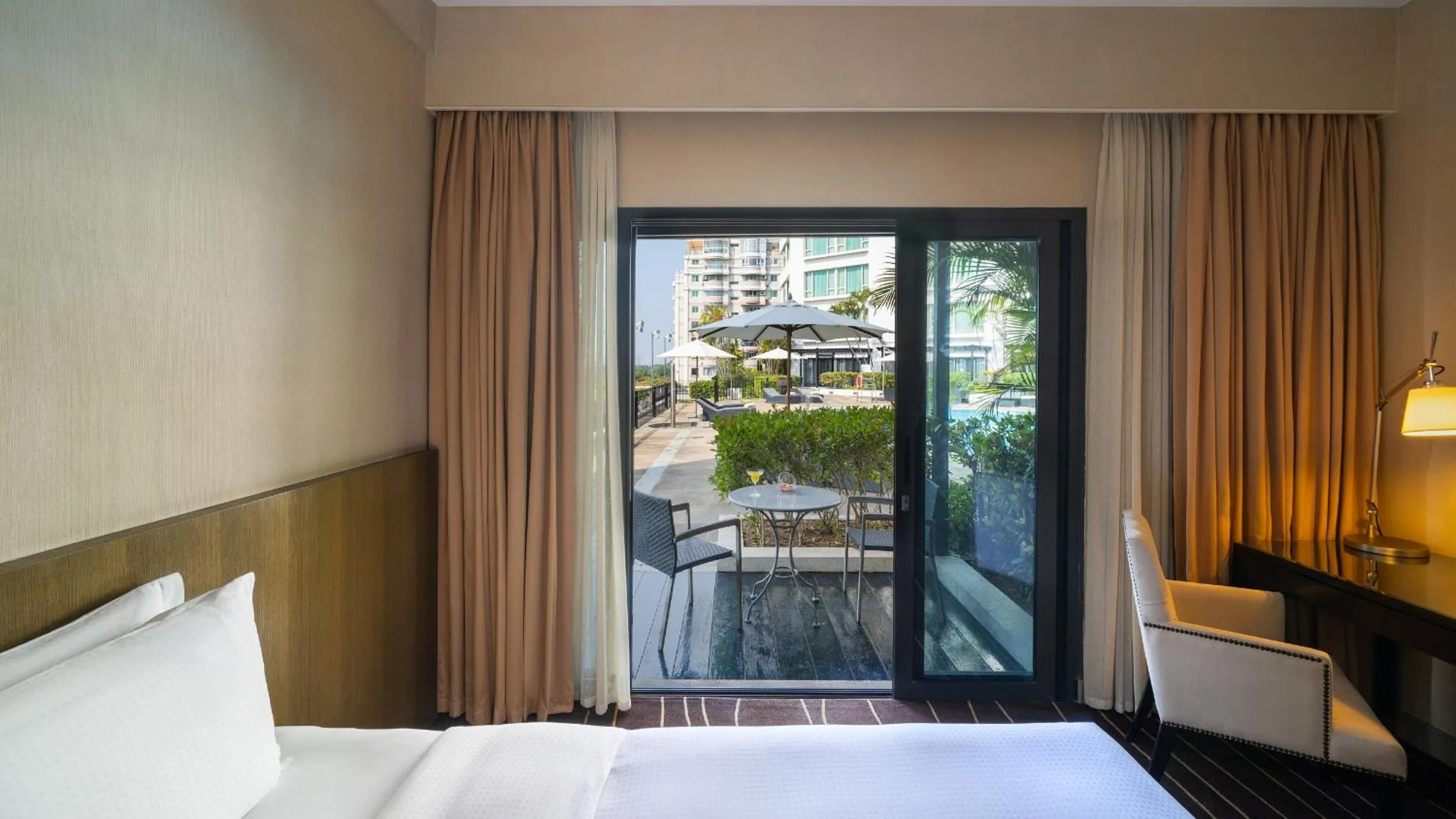 Swimming pool, Bed in Marco Polo Xiamen