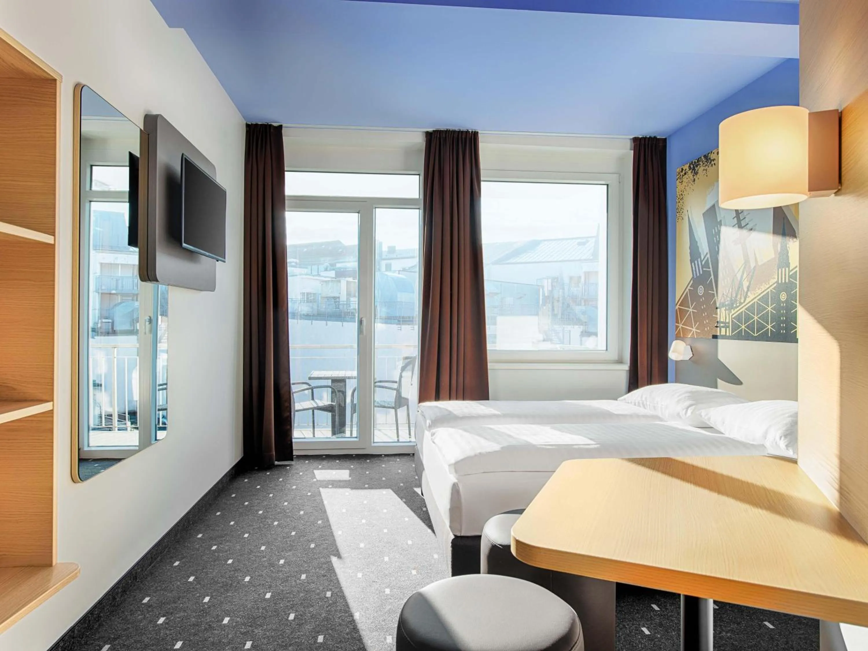 Photo of the whole room, Bed in B&B Hotel Kiel-Holstenbrücke