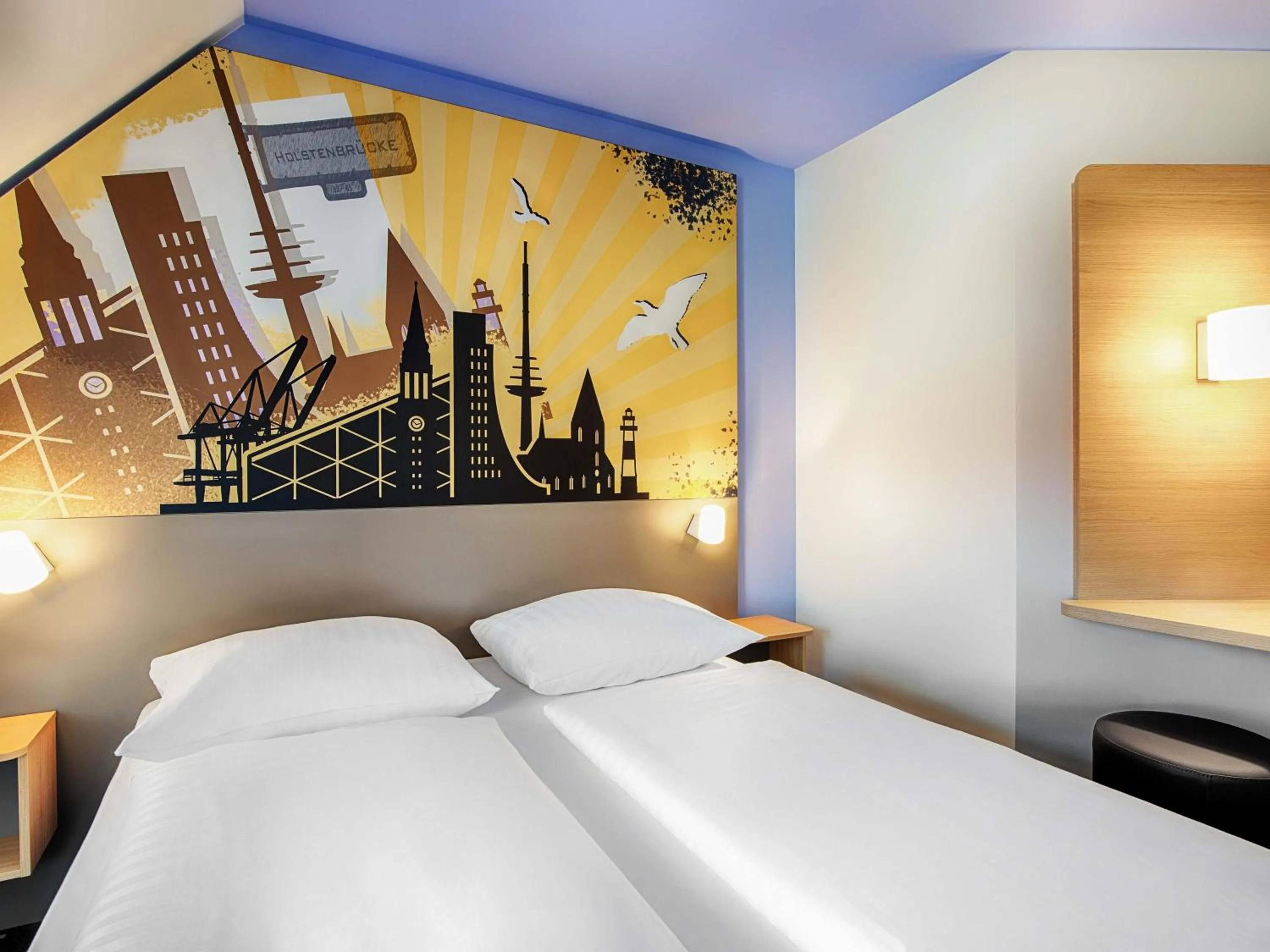 Photo of the whole room, Bed in B&B Hotel Kiel-Holstenbrücke