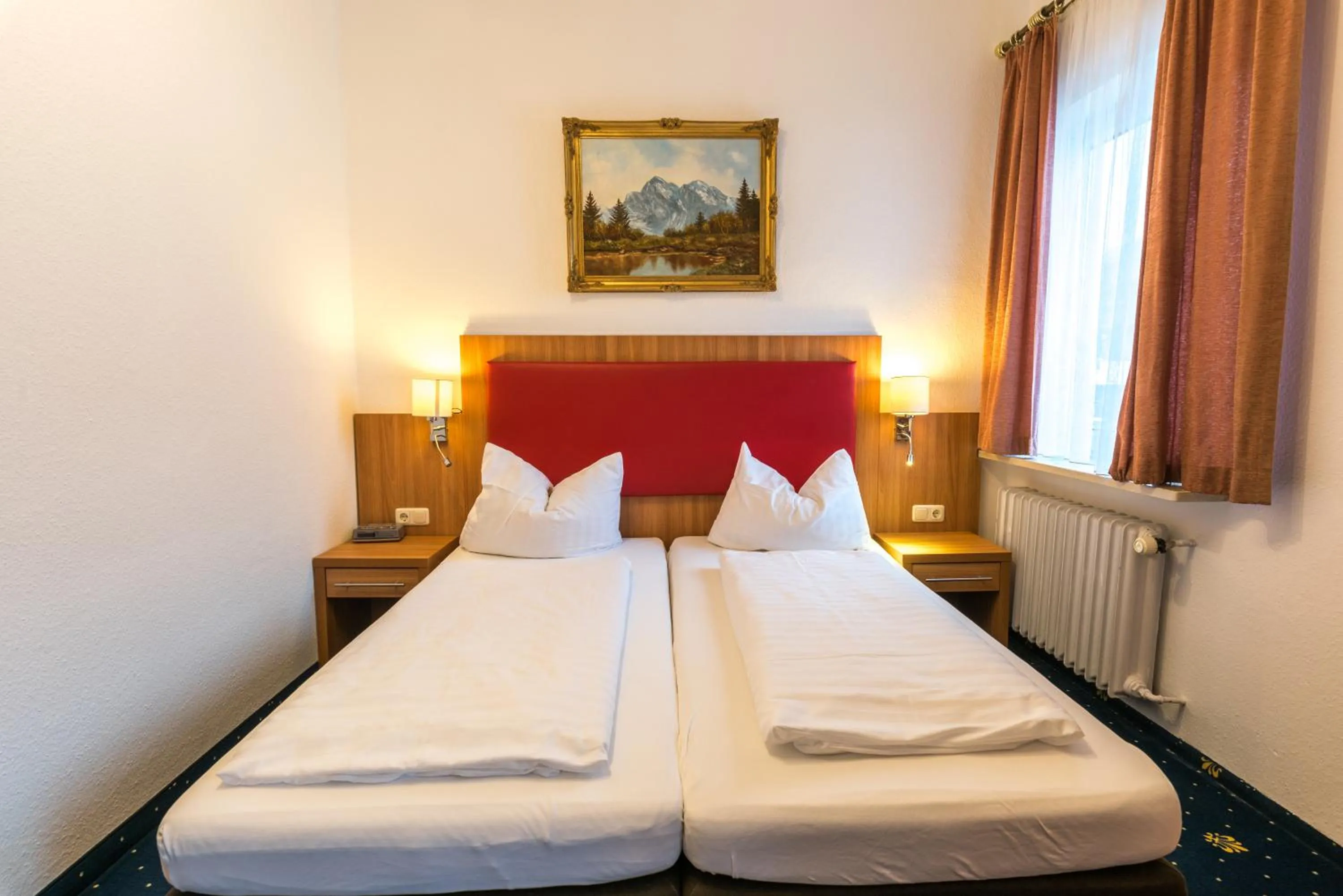 Photo of the whole room, Bed in Hotel garni Almenrausch und Edelweiss