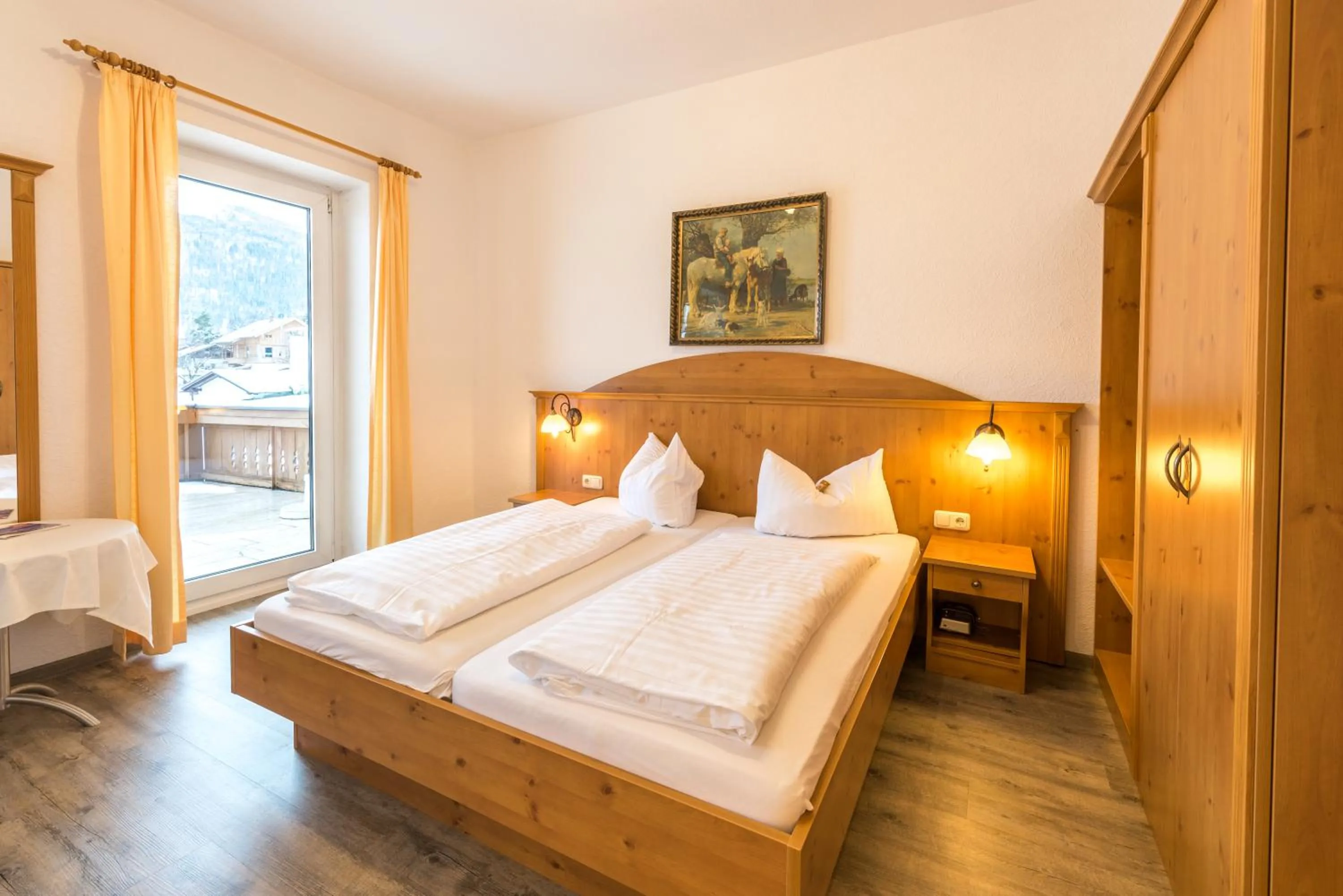 Photo of the whole room, Bed in Hotel garni Almenrausch und Edelweiss