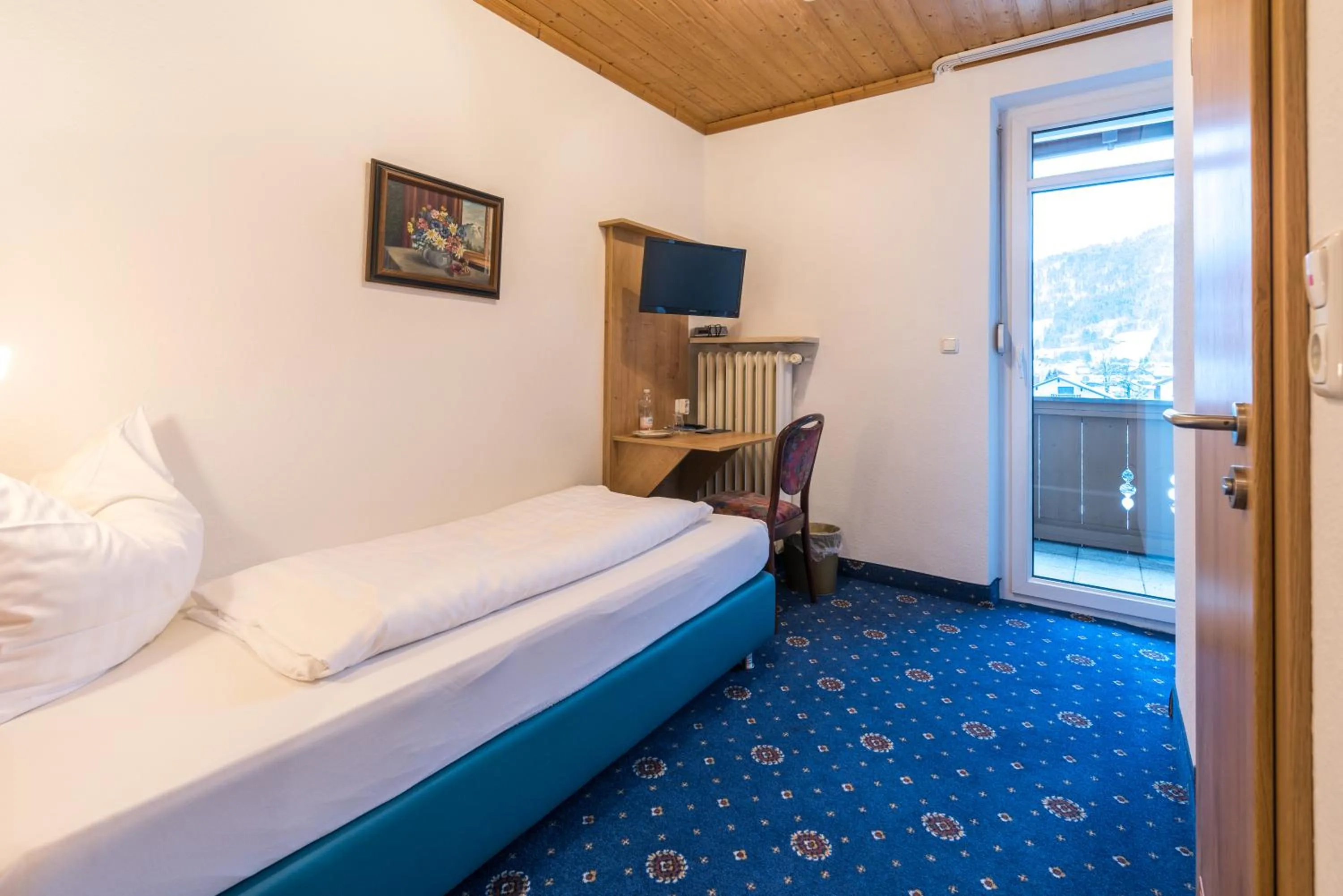 Photo of the whole room, Bed in Hotel garni Almenrausch und Edelweiss