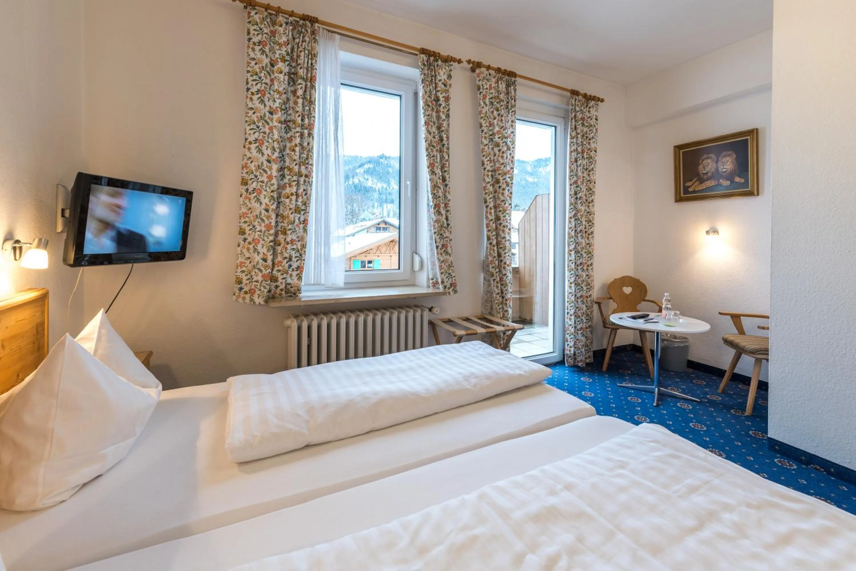 Photo of the whole room, Bed in Hotel garni Almenrausch und Edelweiss