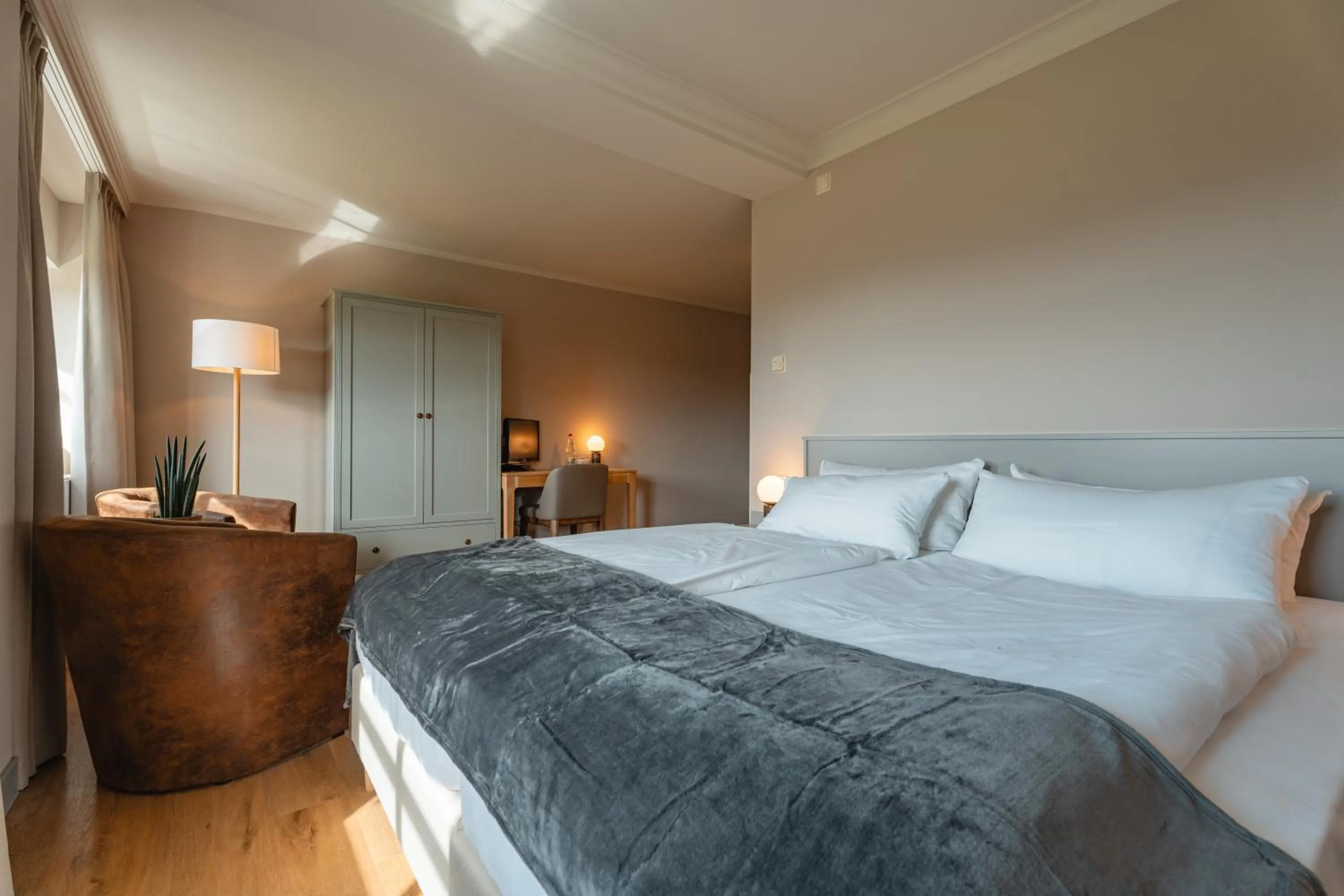 Photo of the whole room, Bed in Naturhotel Sachsenbaude Oberwiesenthal - Indoor-Pool & Outdoor-Whirlpool