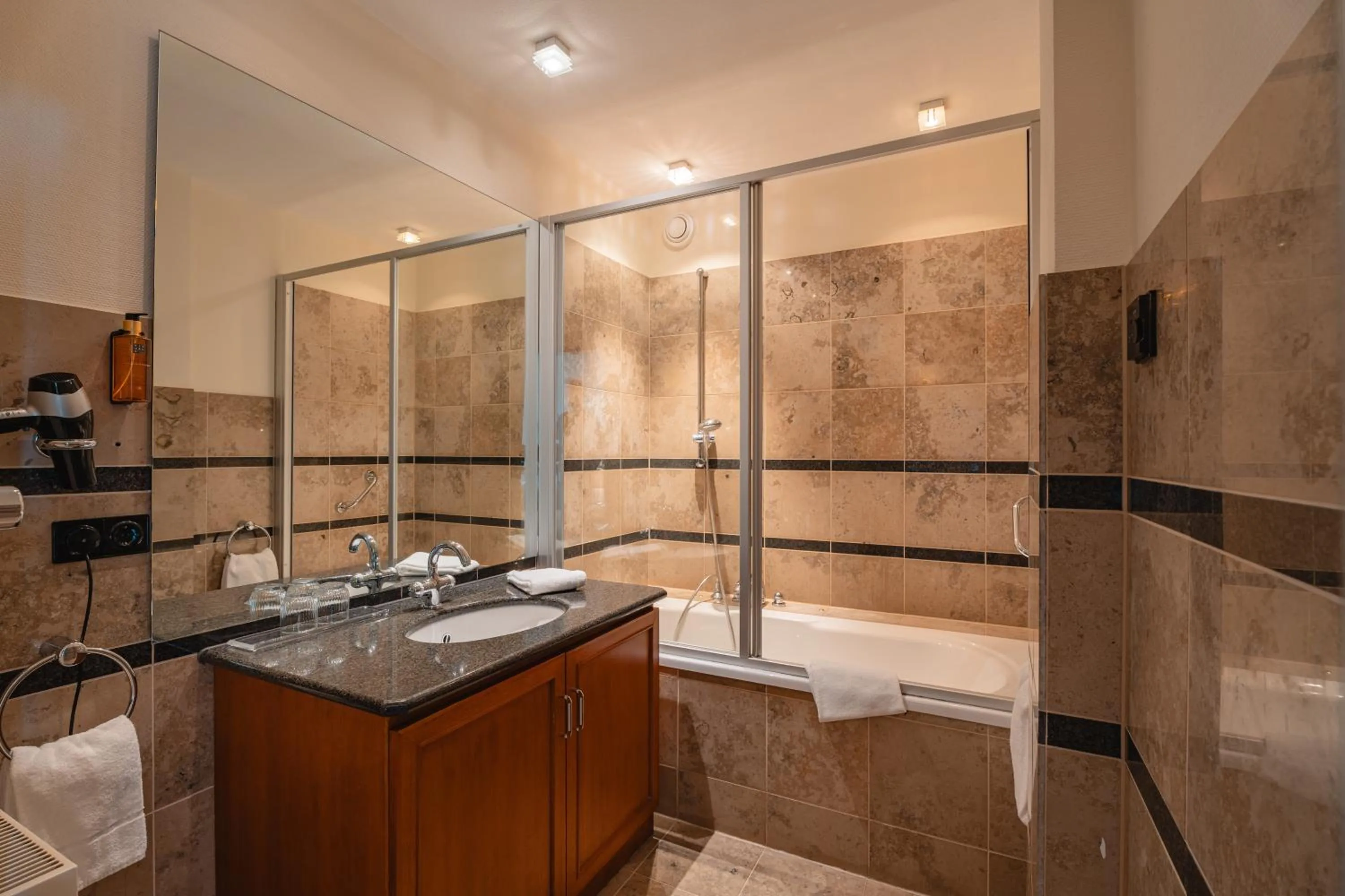 Bathroom in Naturhotel Sachsenbaude Oberwiesenthal - Indoor-Pool & Outdoor-Whirlpool