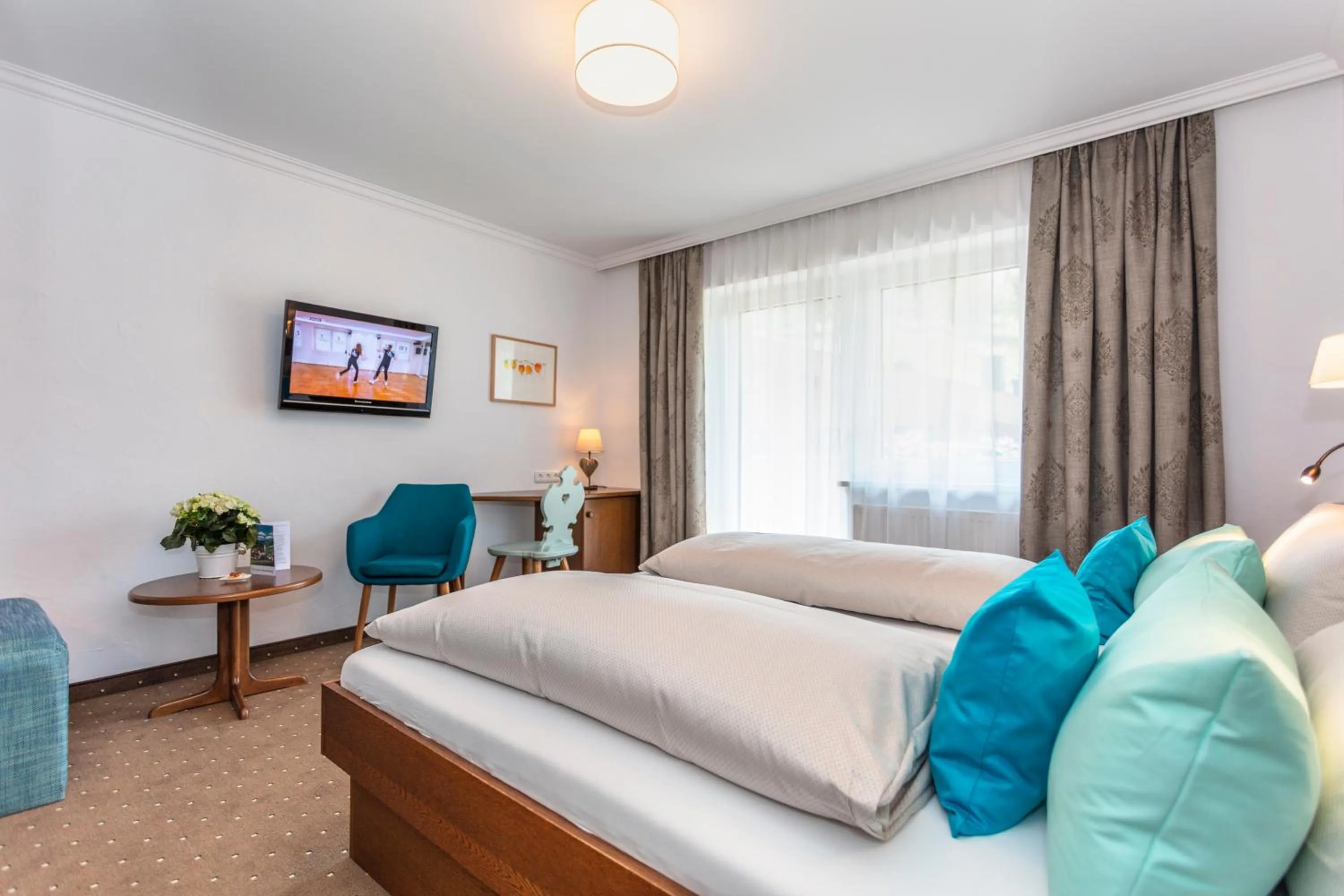 Photo of the whole room, Bed in Pension Pinzgauer Hof