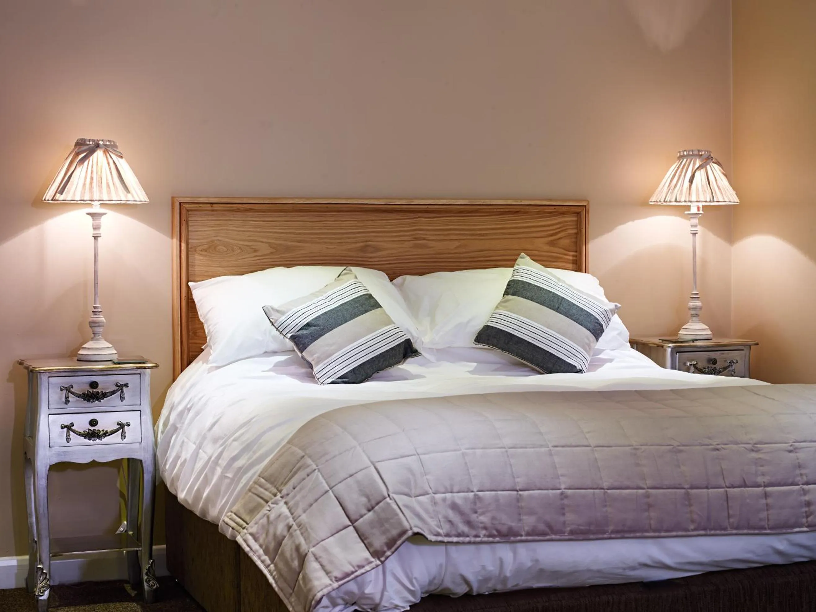 Bedroom, Bed in 1885 the Venue - Pub, Restaurant, Rooms & Function House