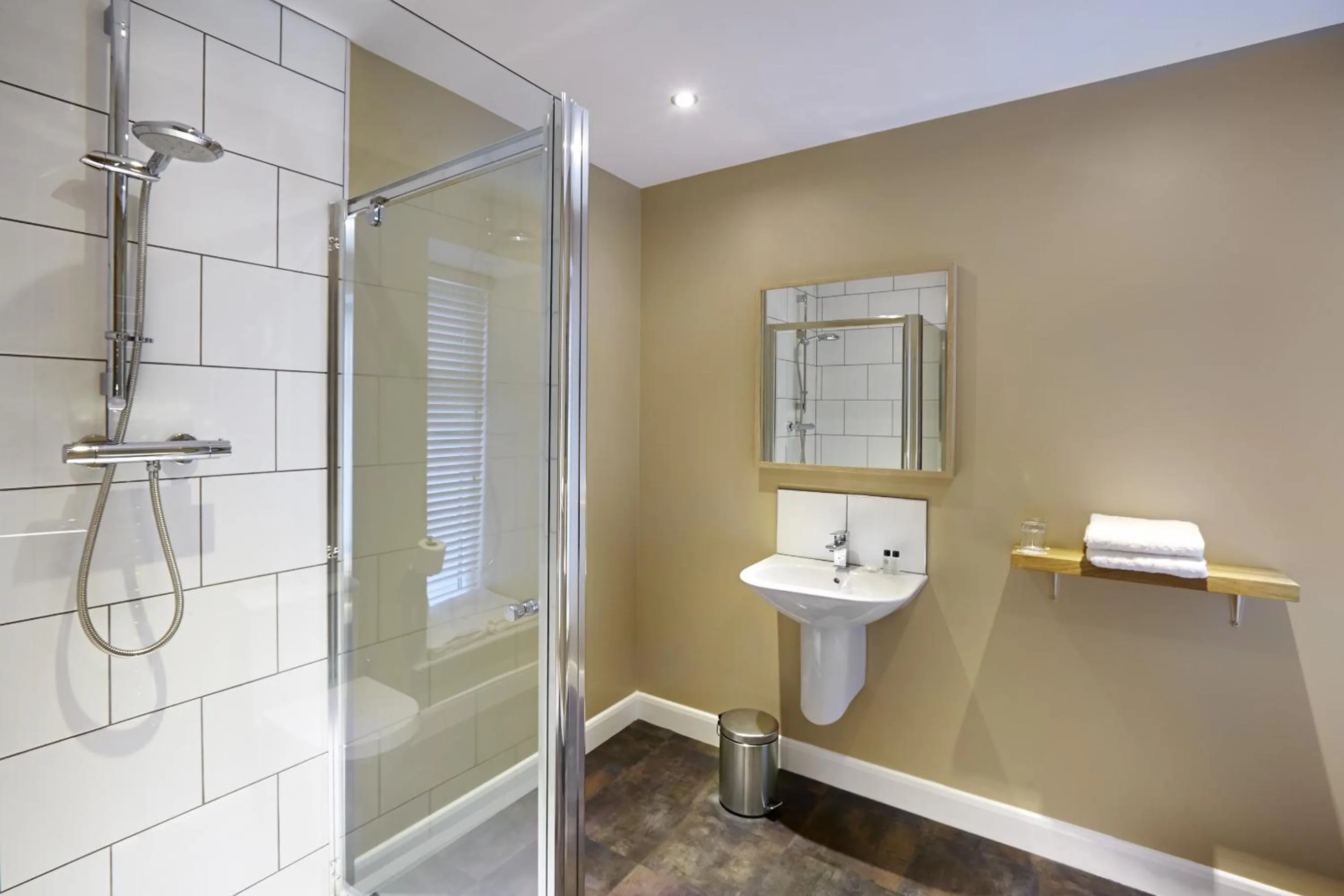 Shower in 1885 the Venue - Pub, Restaurant, Rooms & Function House