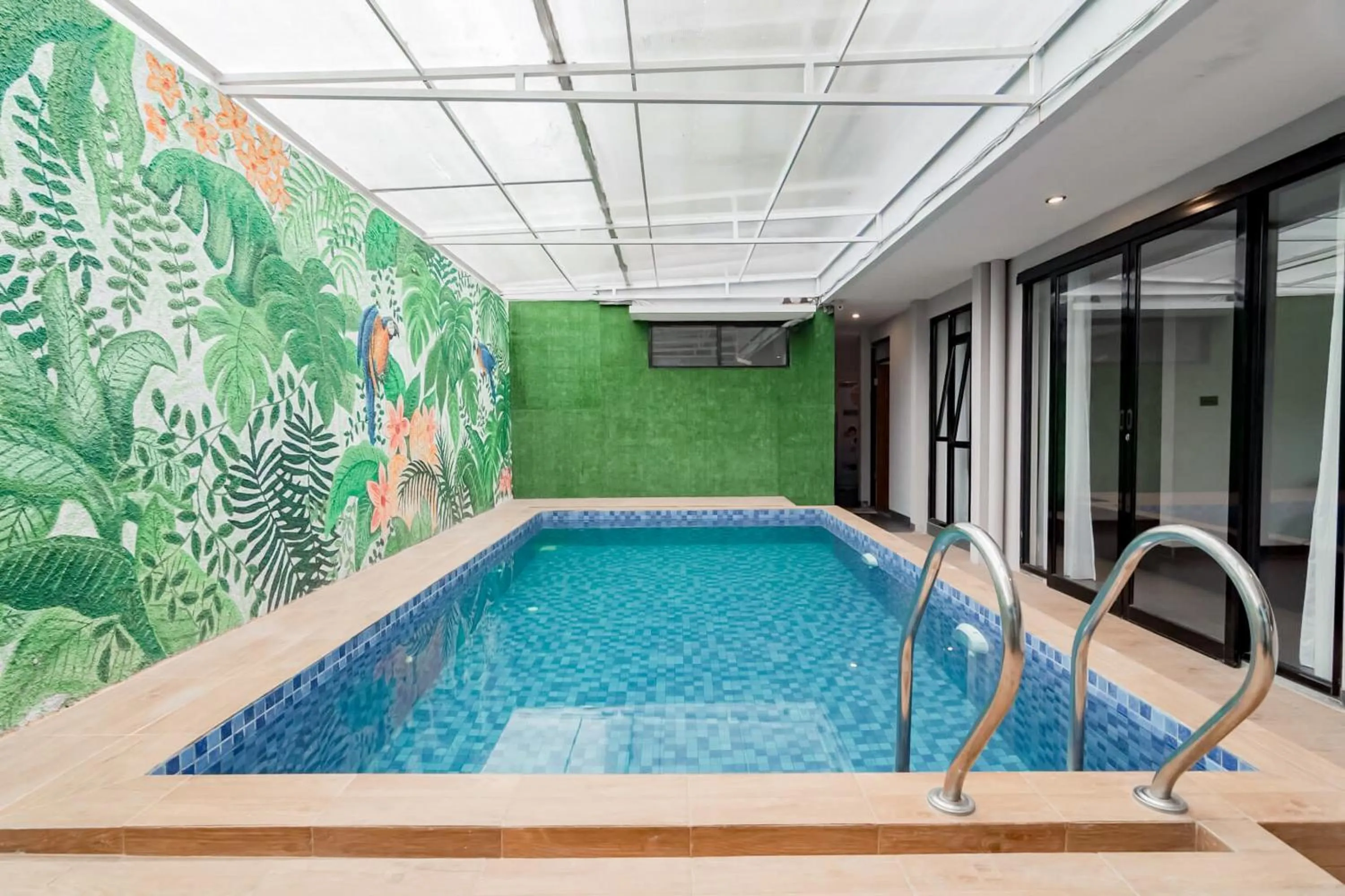 Swimming pool in RedDoorz Plus near Lembang Park & Zoo