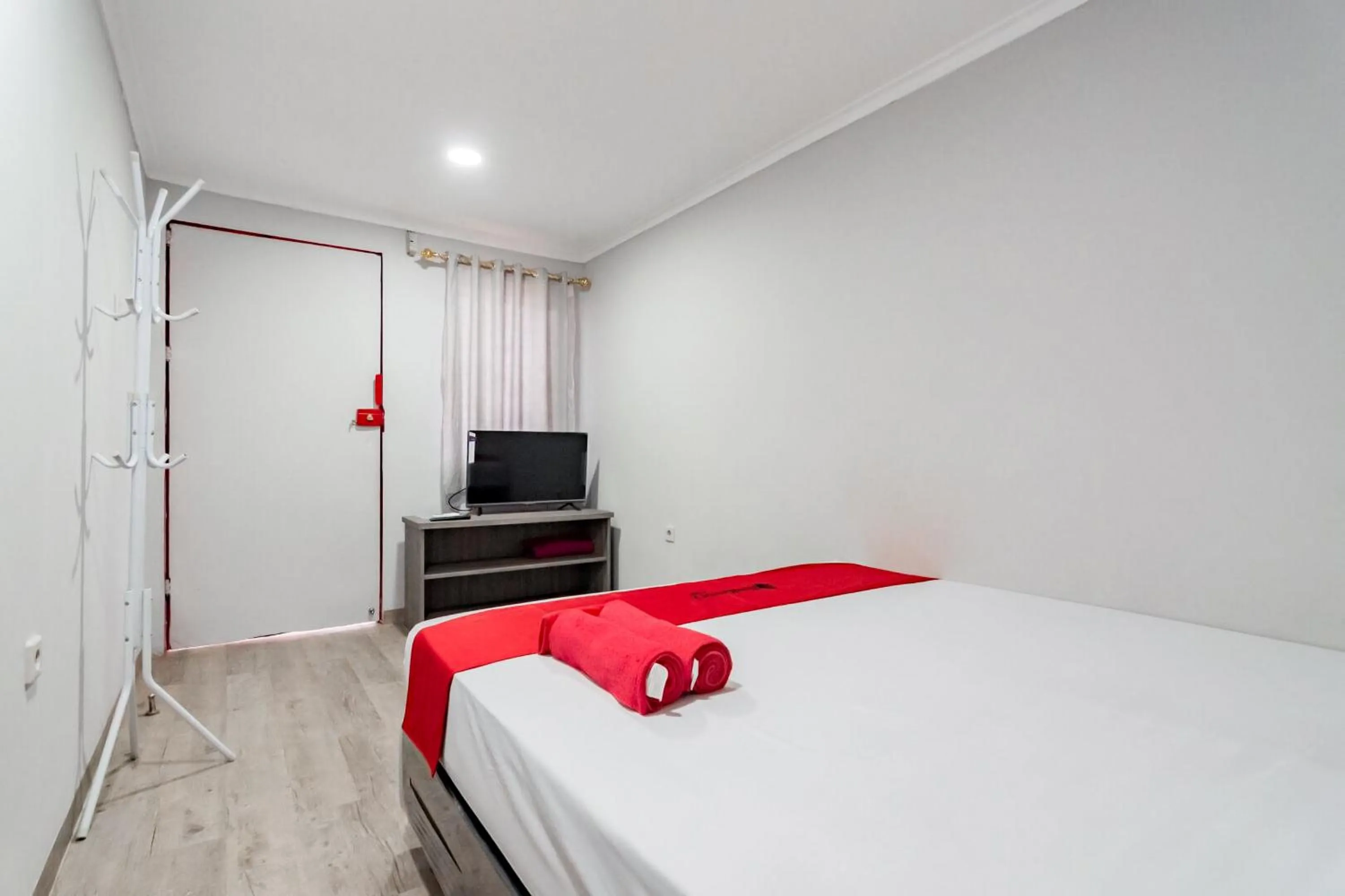 Bedroom, Bed in RedDoorz Plus near Lembang Park & Zoo