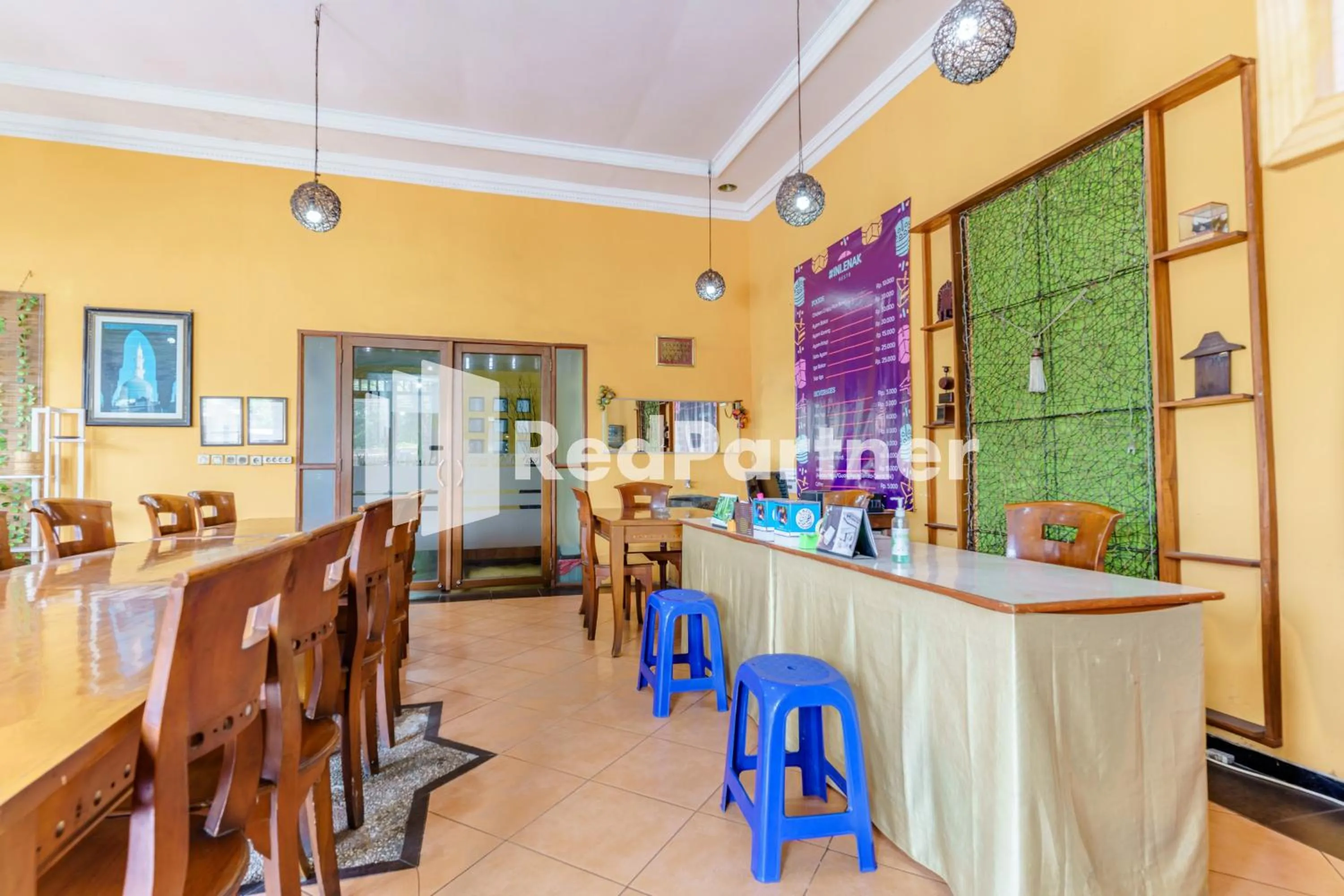 Restaurant/places to eat in Nafisa Homestay Syariah Near Jatim Park 3 Batu Mitra RedDoorz
